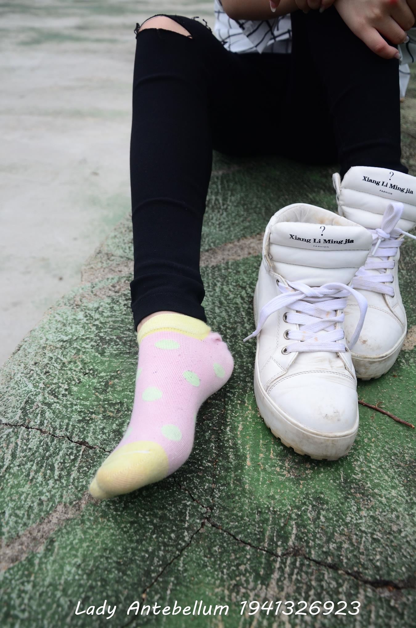 图片[15]-[战前女神] 美腿美足精品摄影套图 042 [100P] – 速更版-美库