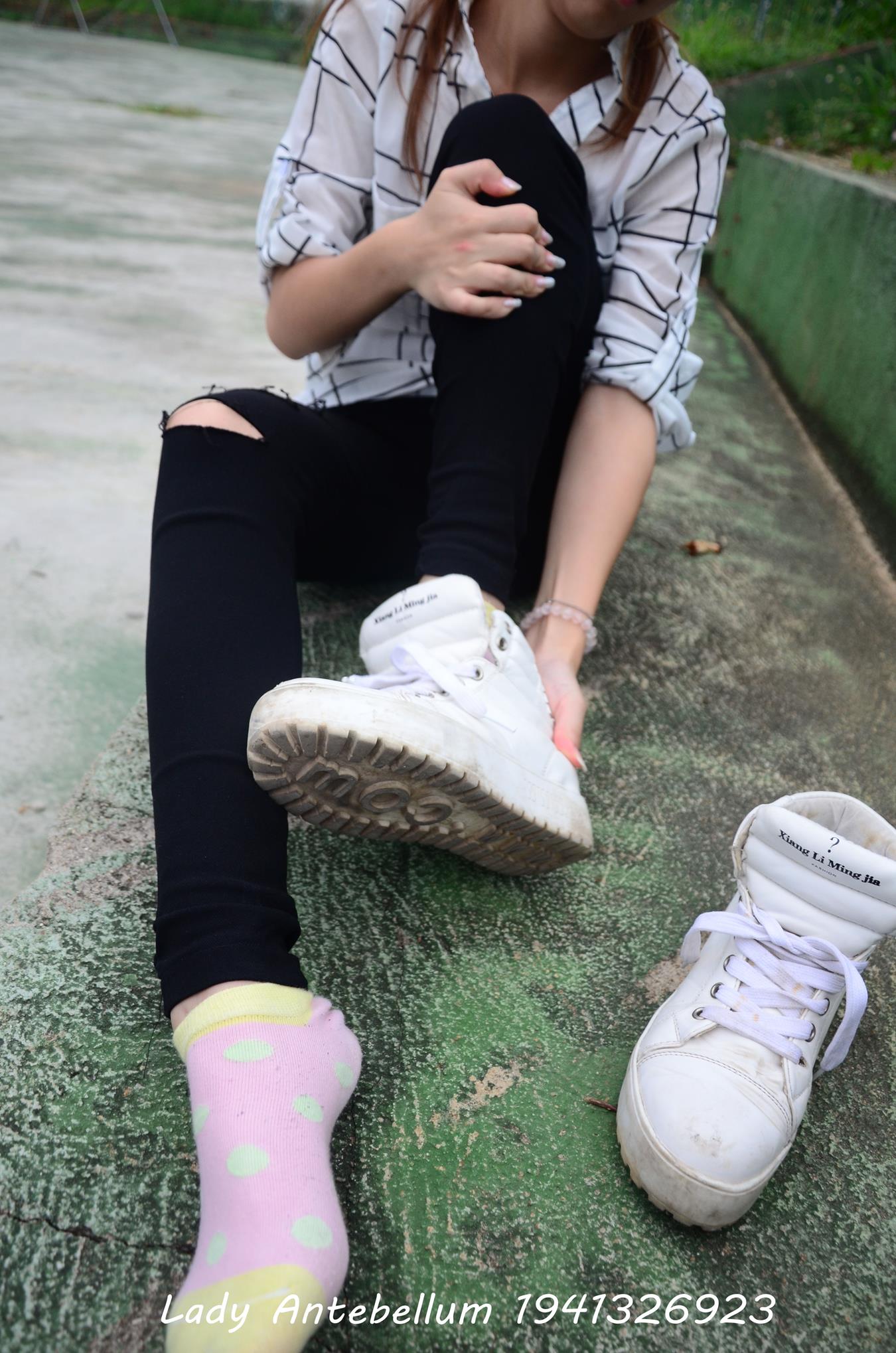 图片[18]-[战前女神] 美腿美足精品摄影套图 042 [100P] – 速更版-美库