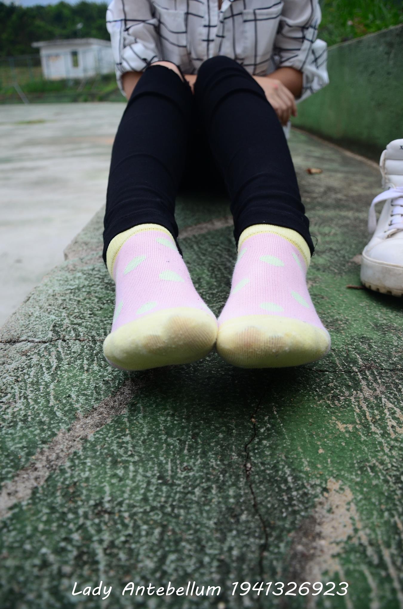 图片[22]-[战前女神] 美腿美足精品摄影套图 042 [100P] – 速更版-美库