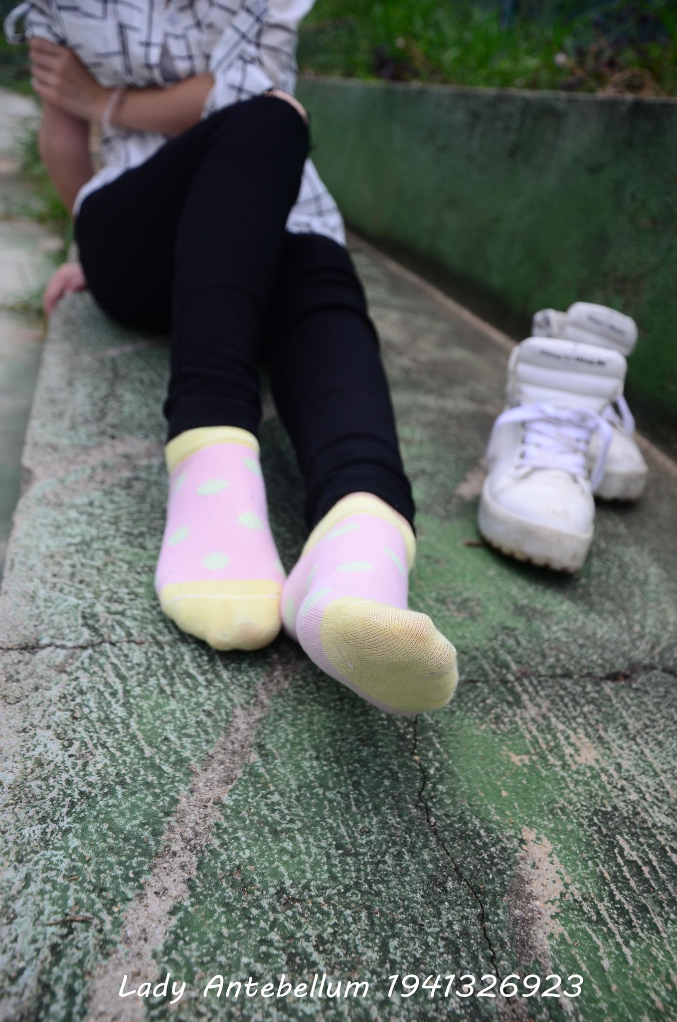 图片[31]-[战前女神] 美腿美足精品摄影套图 042 [100P] – 速更版-美库