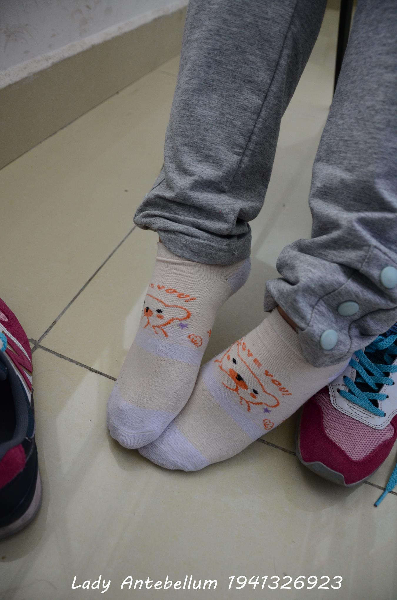 图片[24]-[战前女神] 美腿美足精品摄影套图 048 [71P] – 速更版-美库