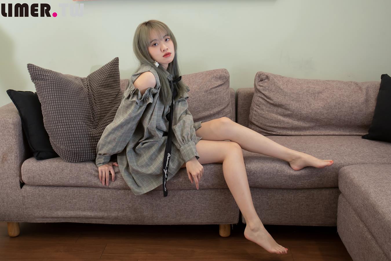 图片[31]-Limerence原创 NO.018 清纯可爱大二女学生首次尝试拍摄脱袜美腿脚趾脚底 (1) [92P] – 速更版-美库