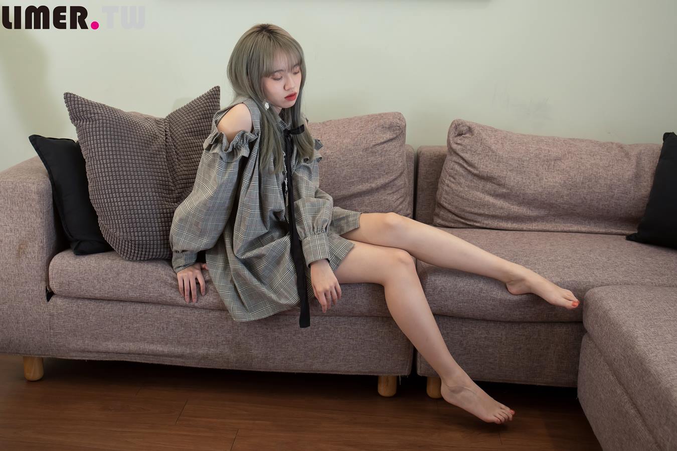 图片[32]-Limerence原创 NO.018 清纯可爱大二女学生首次尝试拍摄脱袜美腿脚趾脚底 (1) [92P] – 速更版-美库