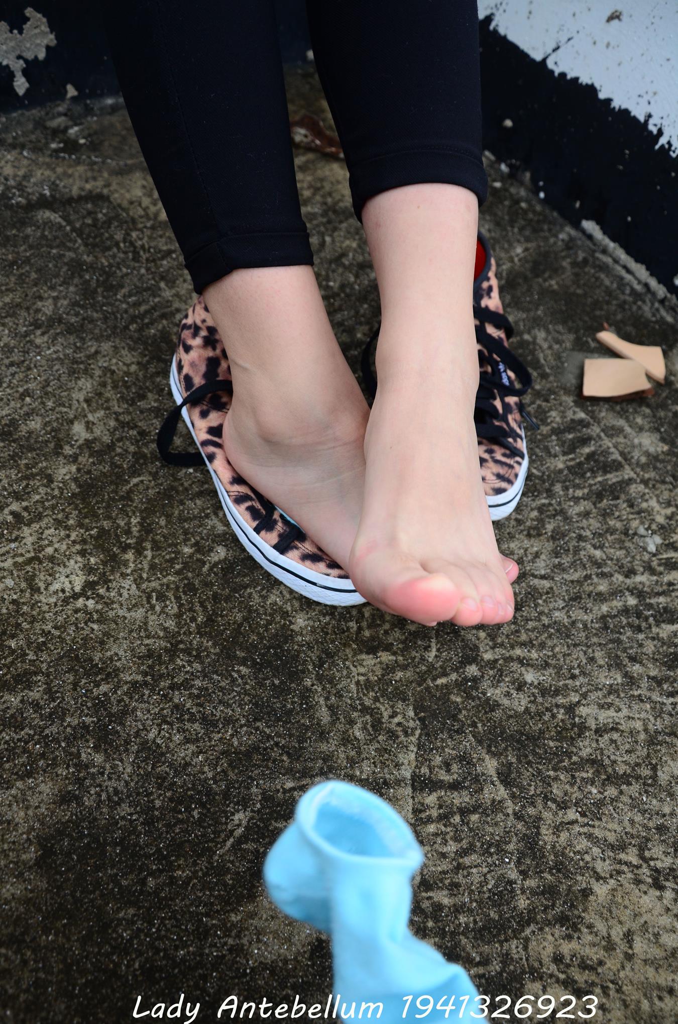 图片[65]-[战前女神] 美腿美足精品摄影套图 051 (2) [70P] – 速更版-美库