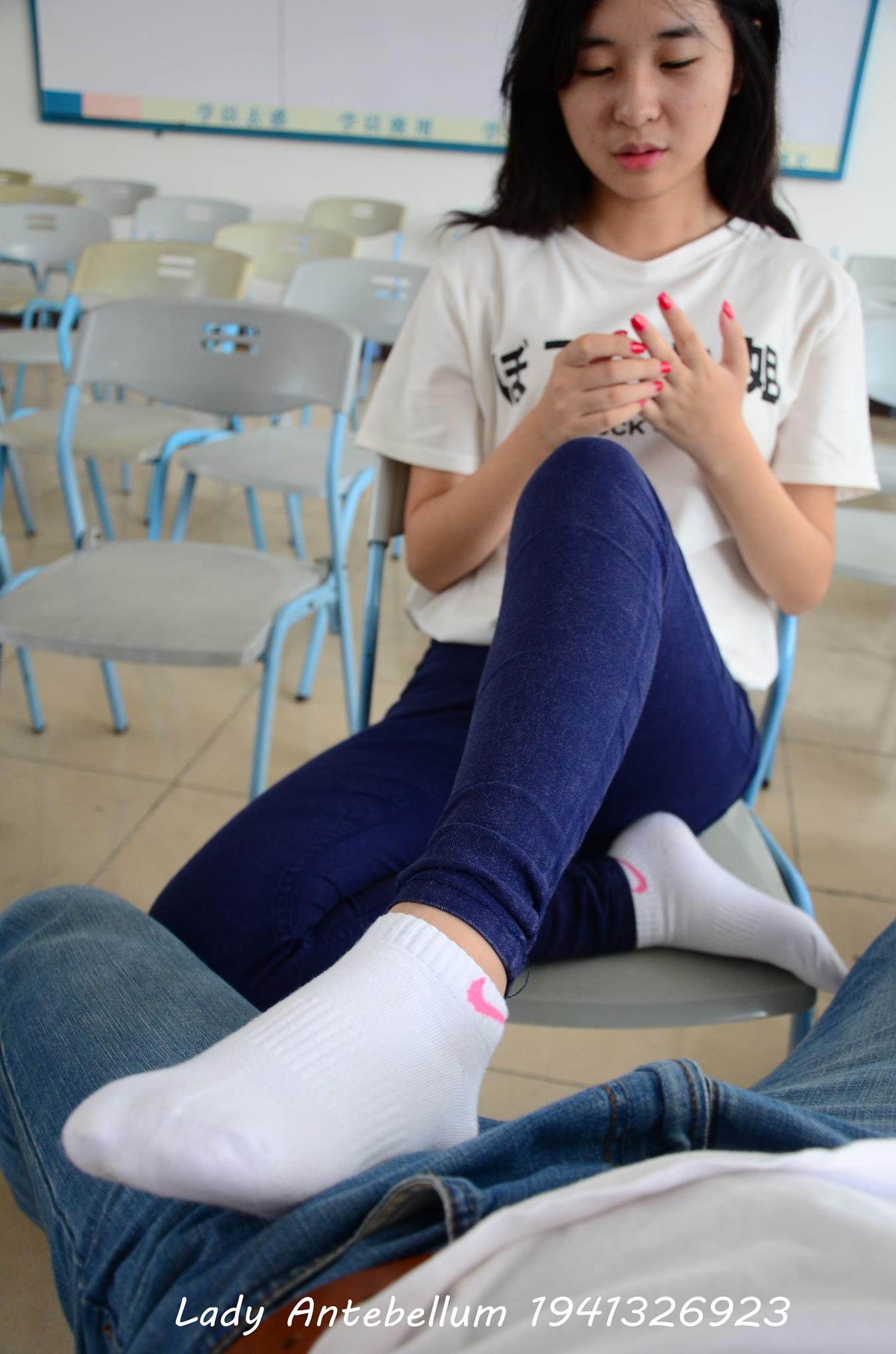 图片[65]-[战前女神] 美腿美足精品摄影套图 067 [88P] – 速更版-美库