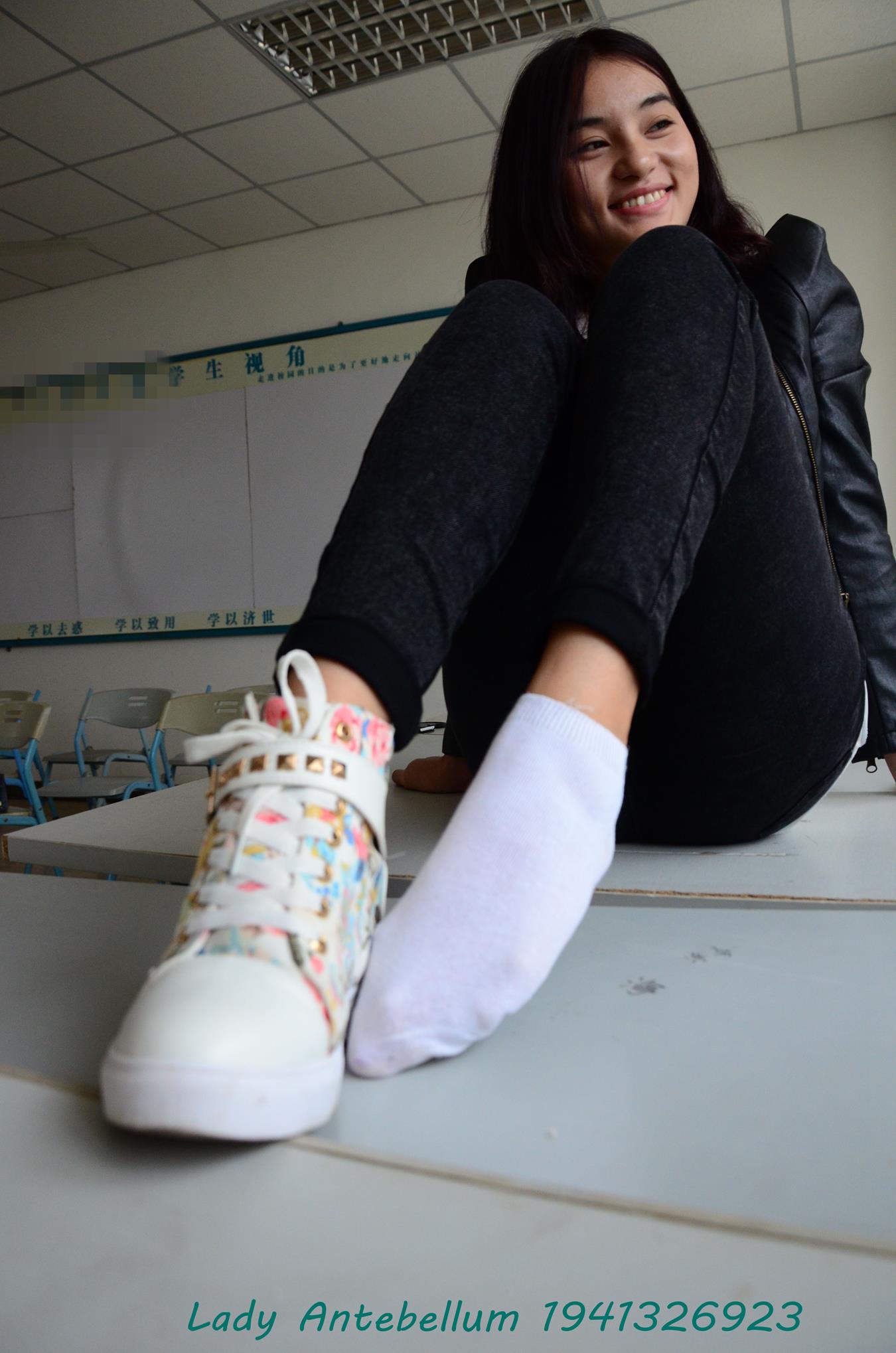 图片[11]-[战前女神] 美腿美足精品摄影套图 070 [82P] – 速更版-美库