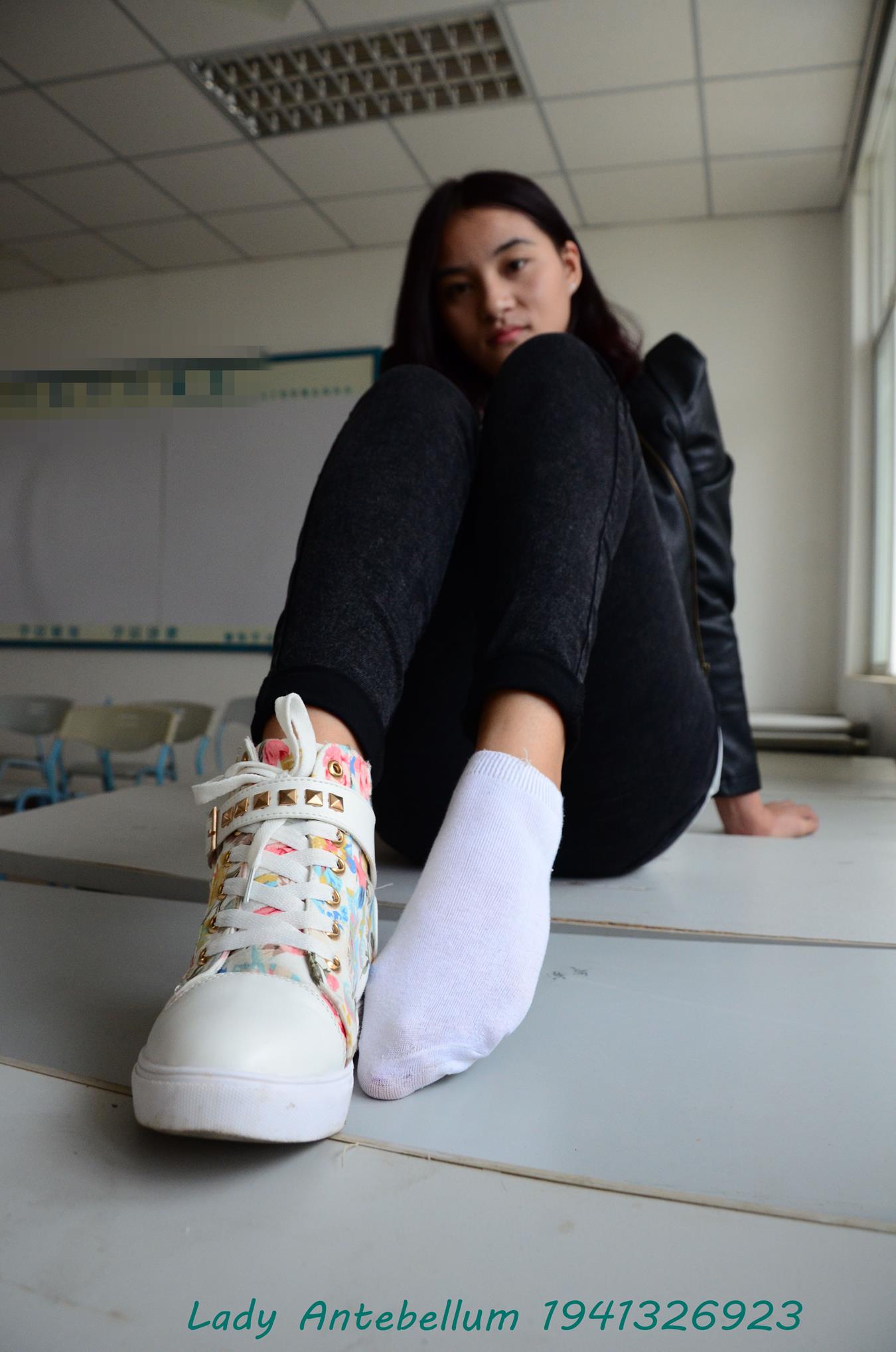 图片[12]-[战前女神] 美腿美足精品摄影套图 070 [82P] – 速更版-美库