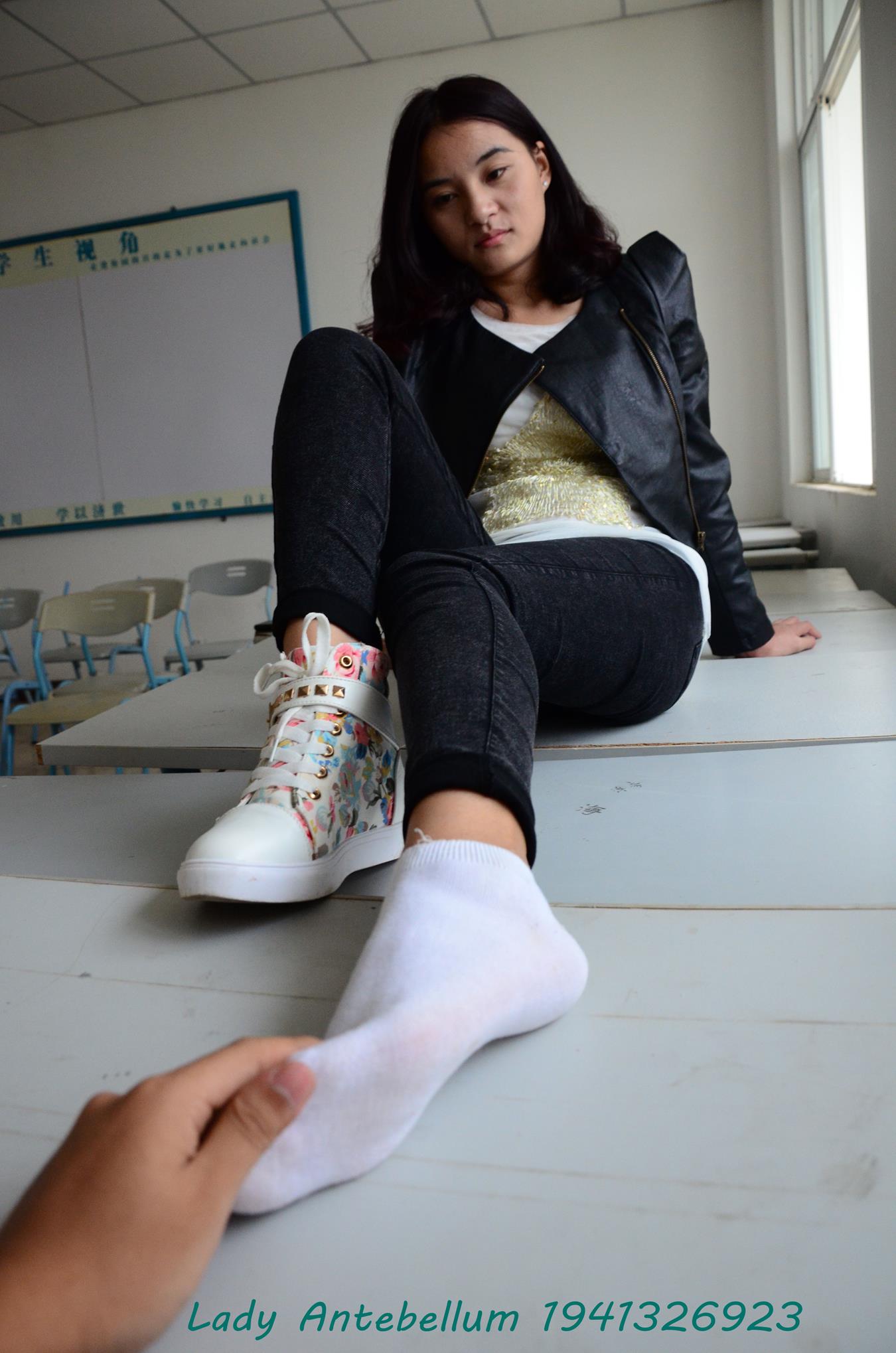 图片[18]-[战前女神] 美腿美足精品摄影套图 070 [82P] – 速更版-美库