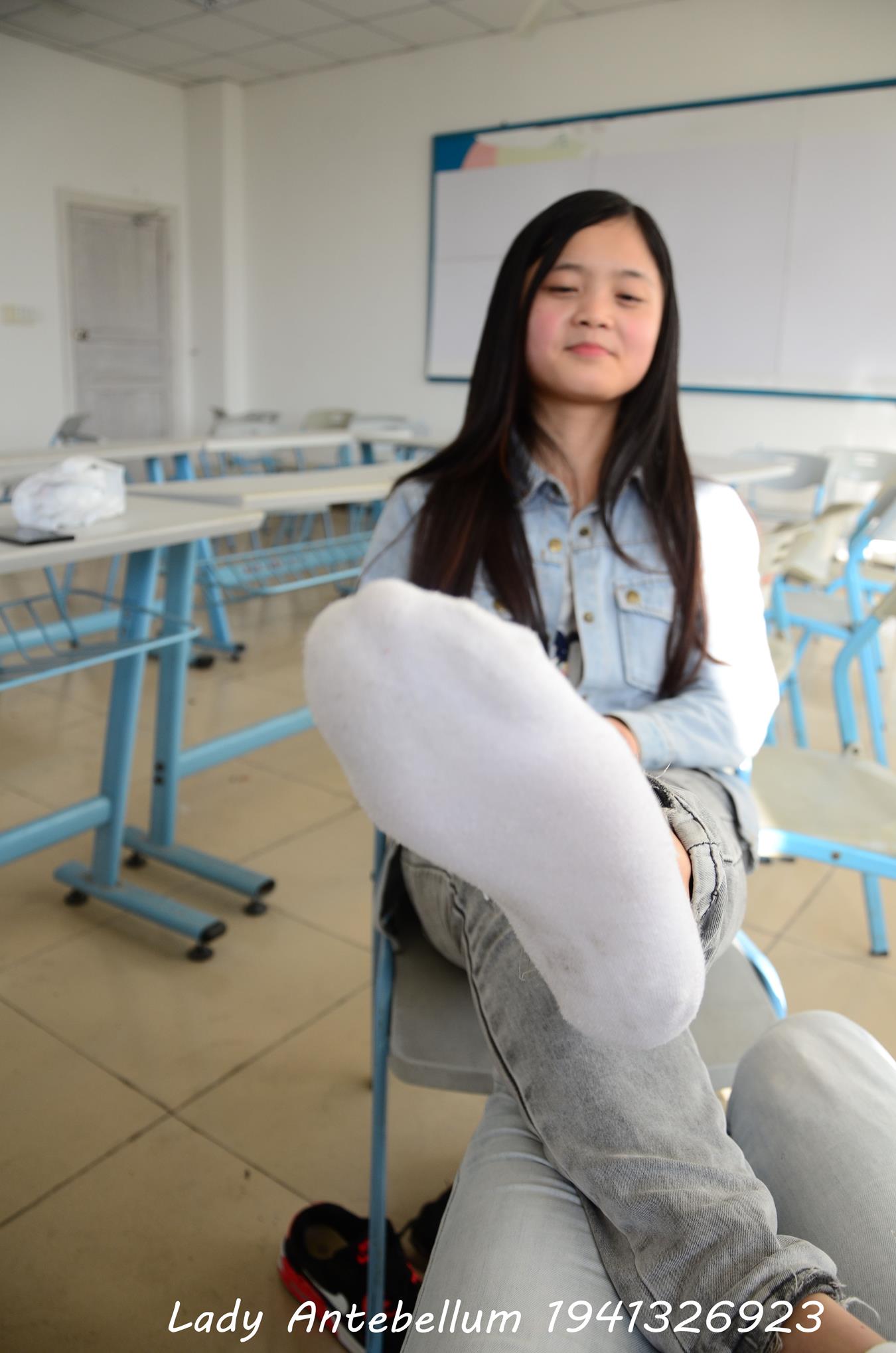 图片[13]-[战前女神] 美腿美足精品摄影套图 076 [52P] – 速更版-美库