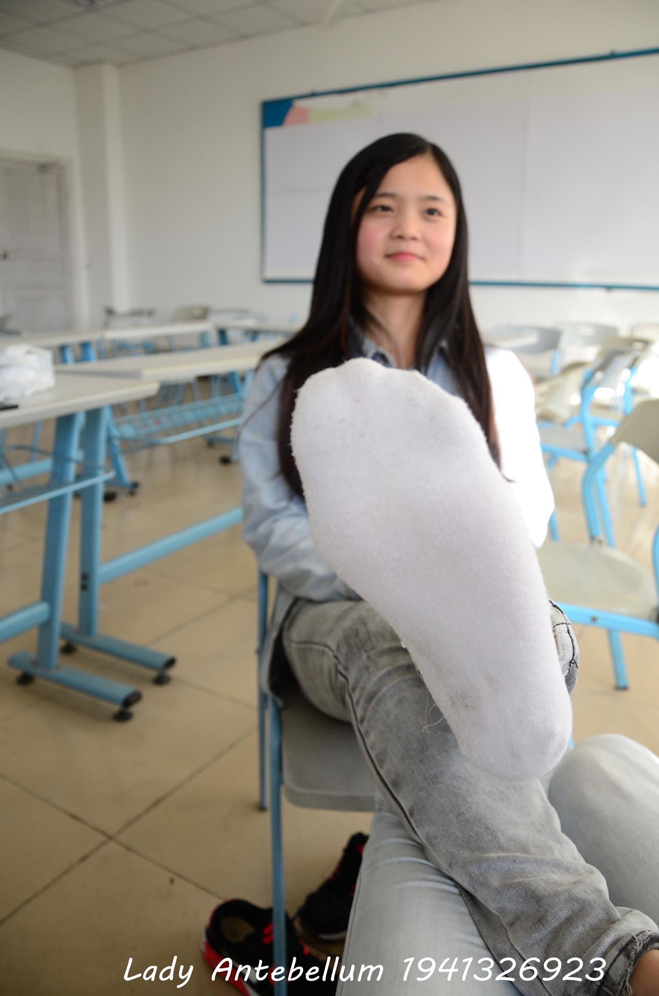 图片[15]-[战前女神] 美腿美足精品摄影套图 076 [52P] – 速更版-美库