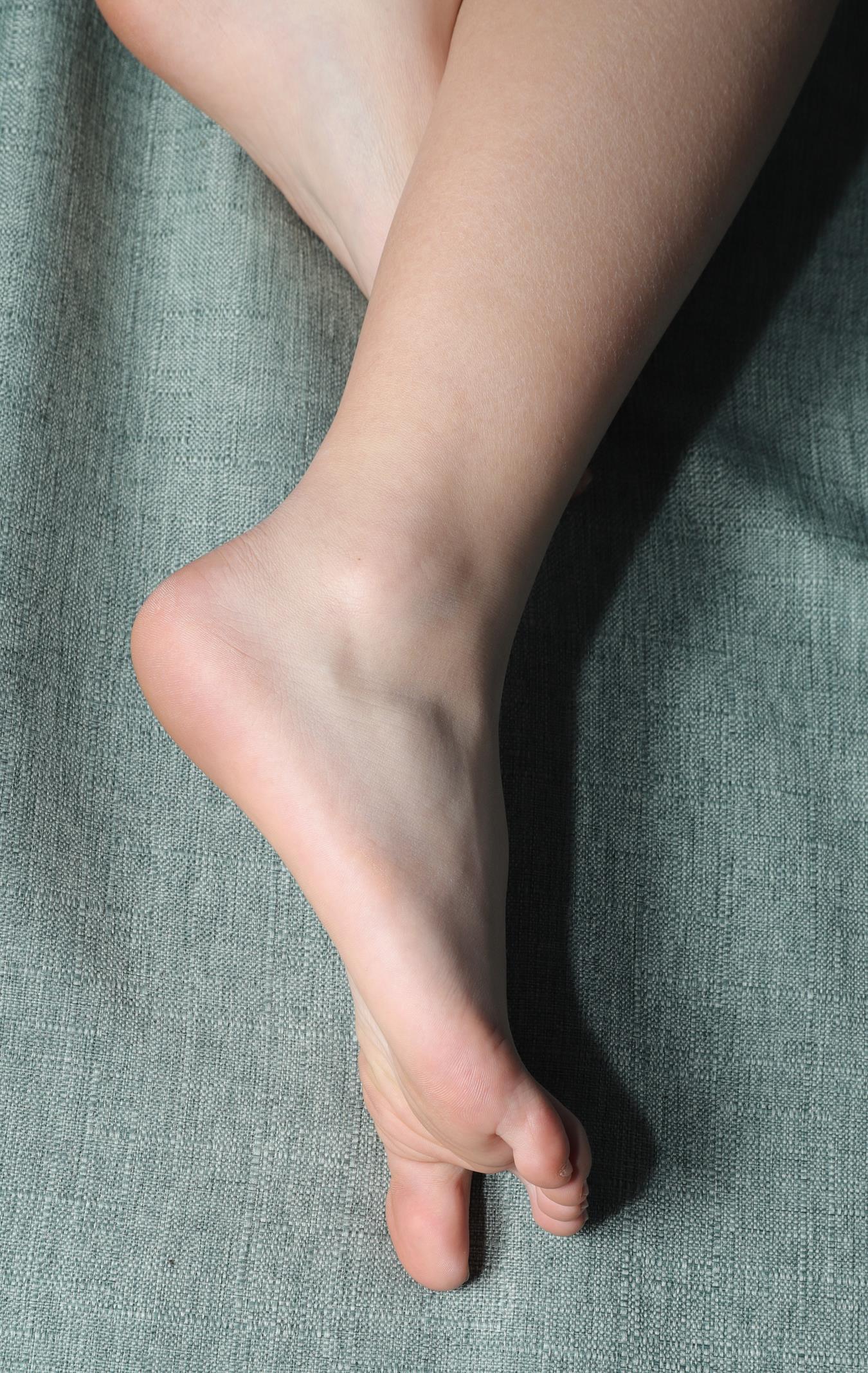 图片[35]-Pary摄影 NO.027 淇淇穿上调情装秀美脚 (1) [72P] – 速更版-美库