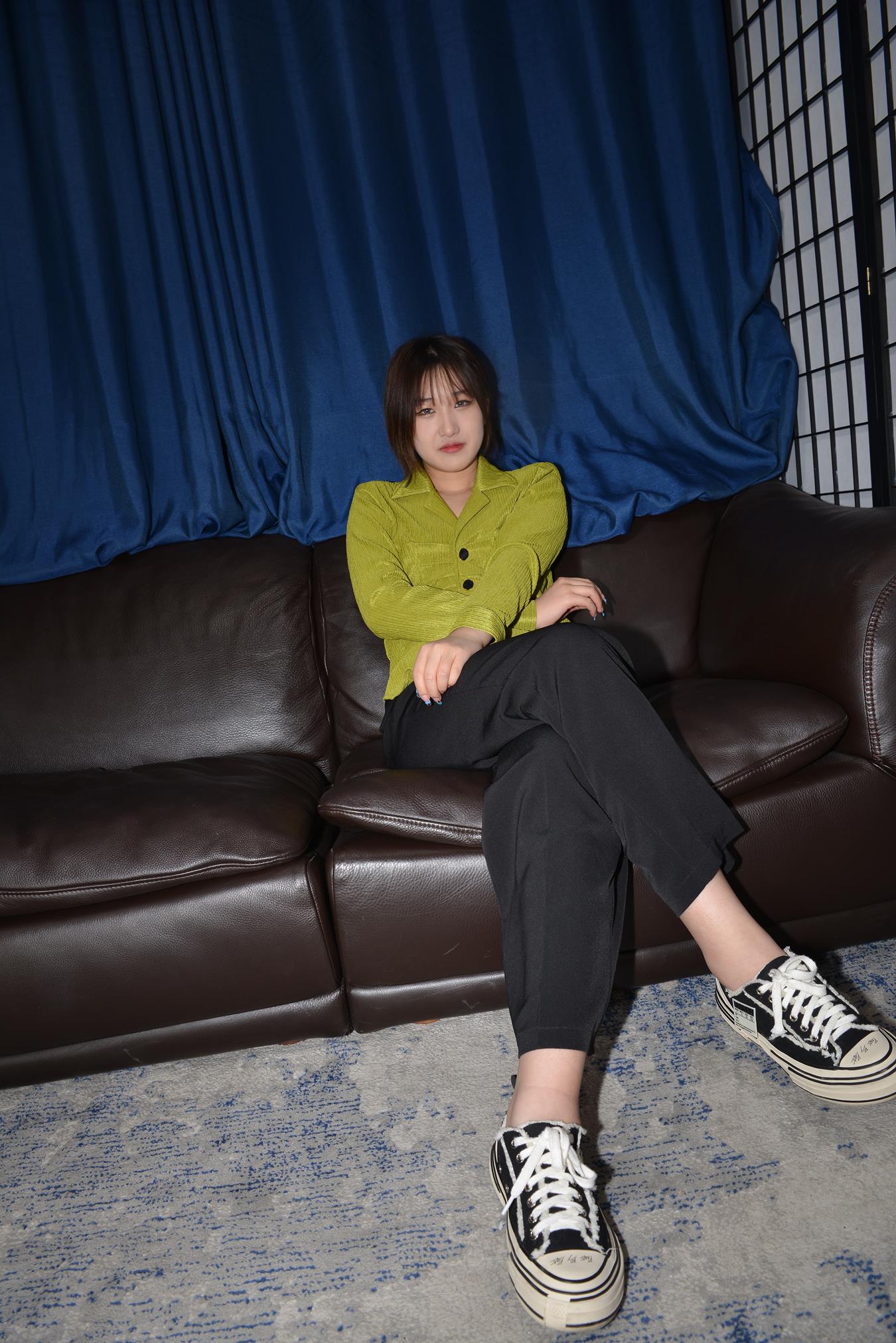 图片[17]-[Sexy Asian Girls Feet] No.002 QIQI的姓感的40码裸足大脚丫 [338P] – 速更版-美库