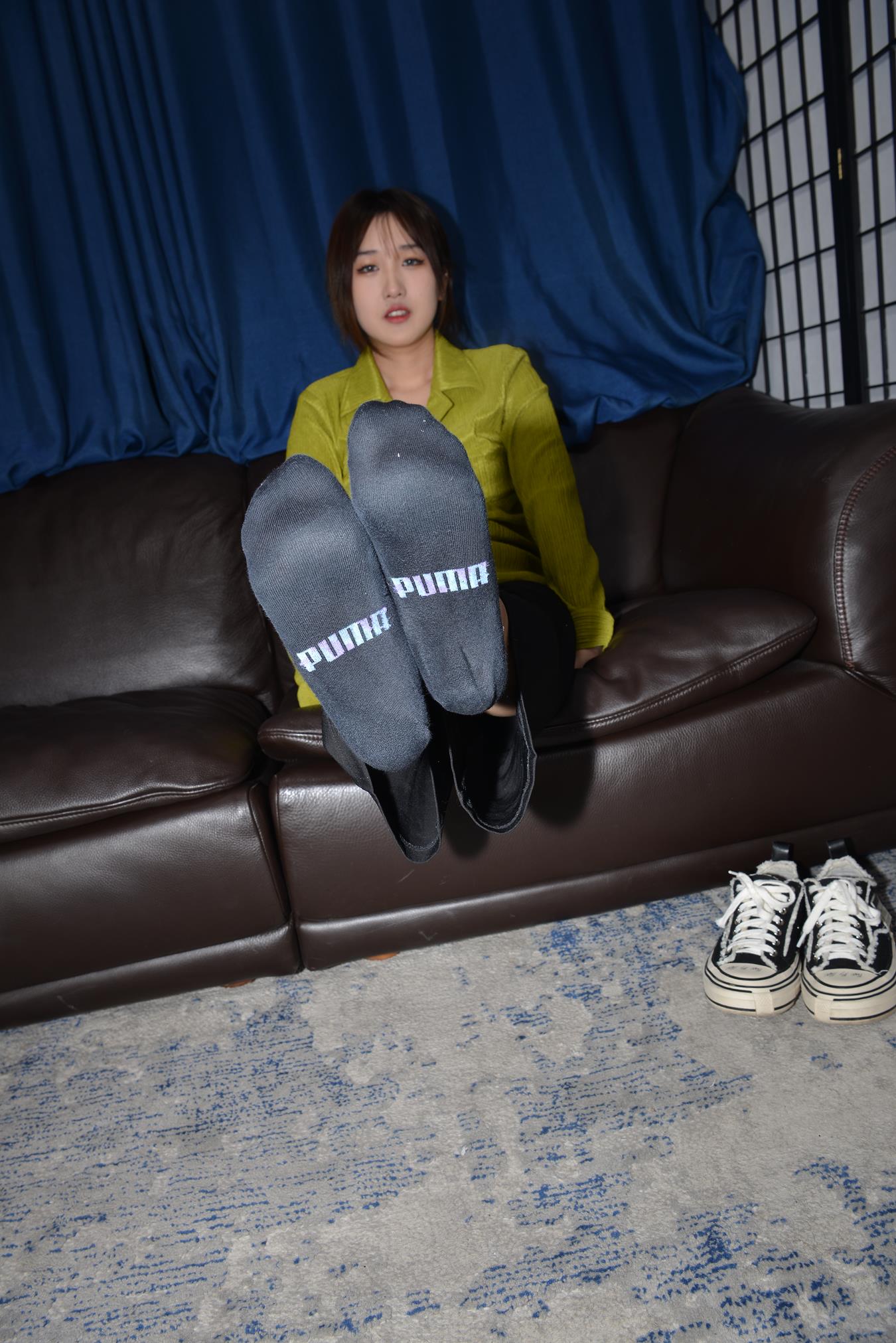 图片[22]-[Sexy Asian Girls Feet] No.002 QIQI的姓感的40码裸足大脚丫 [338P] – 速更版-美库