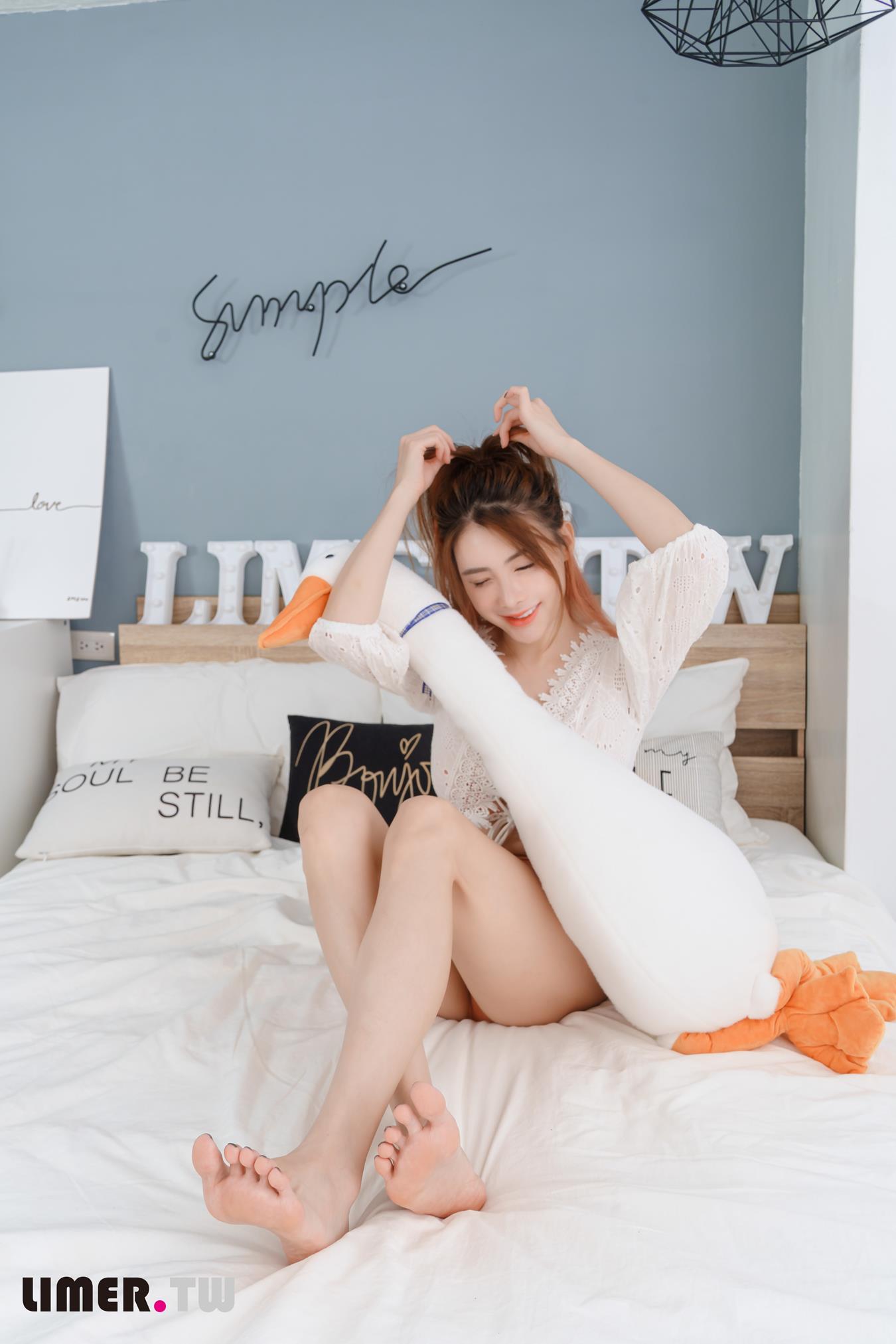 图片[42]-Limerence原创 NO.031 超美Aya台日混血魔鬼身材 夏日清凉裸足夹脚拖[144P] – 速更版-美库