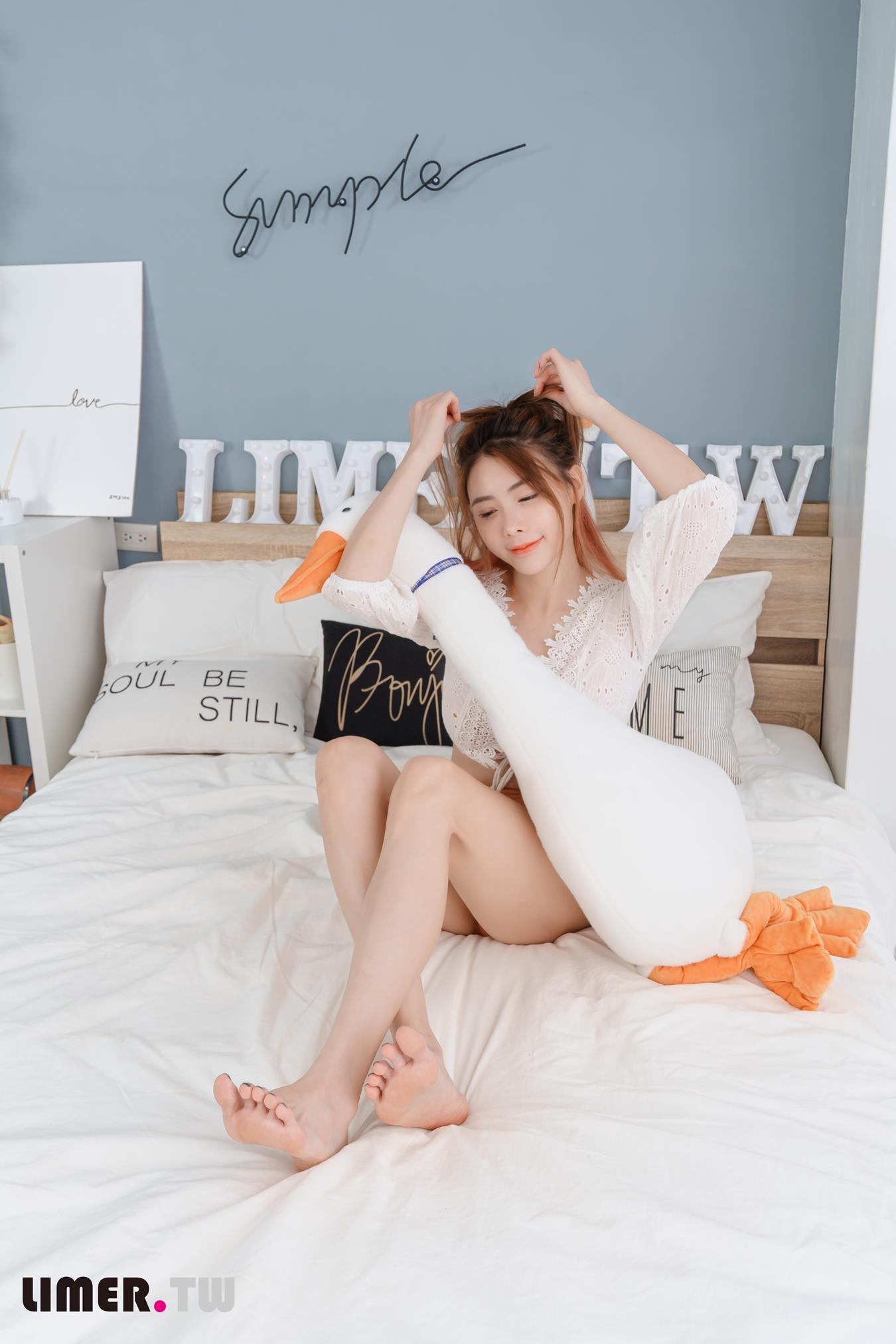 图片[43]-Limerence原创 NO.031 超美Aya台日混血魔鬼身材 夏日清凉裸足夹脚拖[144P] – 速更版-美库