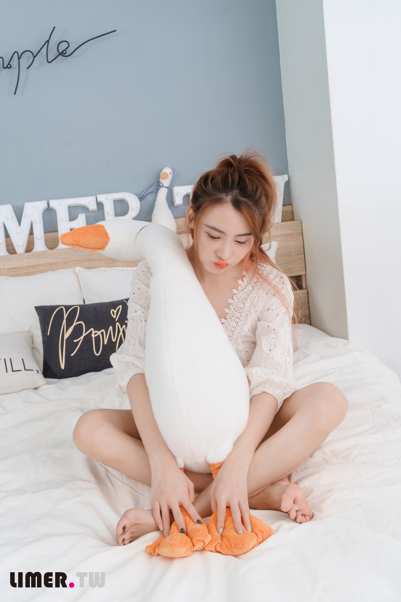 图片[50]-Limerence原创 NO.031 超美Aya台日混血魔鬼身材 夏日清凉裸足夹脚拖[144P] – 速更版-美库