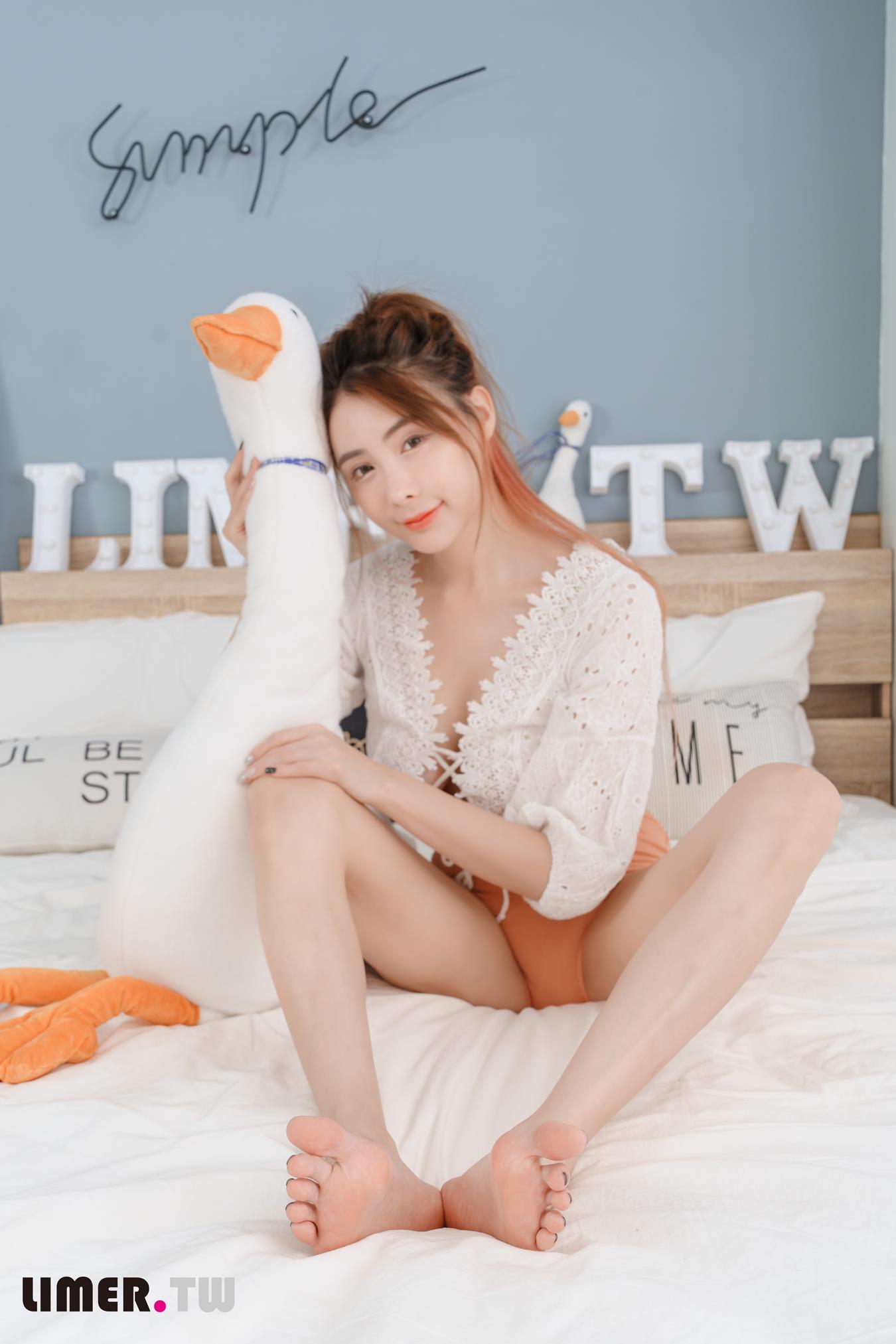 图片[51]-Limerence原创 NO.031 超美Aya台日混血魔鬼身材 夏日清凉裸足夹脚拖[144P] – 速更版-美库