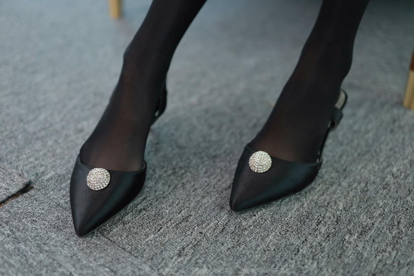 图片[77]-[IESS异思趣向] 2022.07.23 丝享家1156：团团《长腿红与黑》[86P] – 速更版-美库