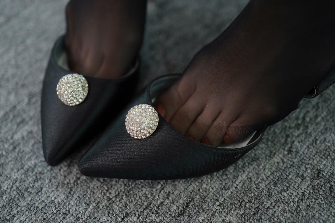 图片[79]-[IESS异思趣向] 2022.07.23 丝享家1156：团团《长腿红与黑》[86P] – 速更版-美库