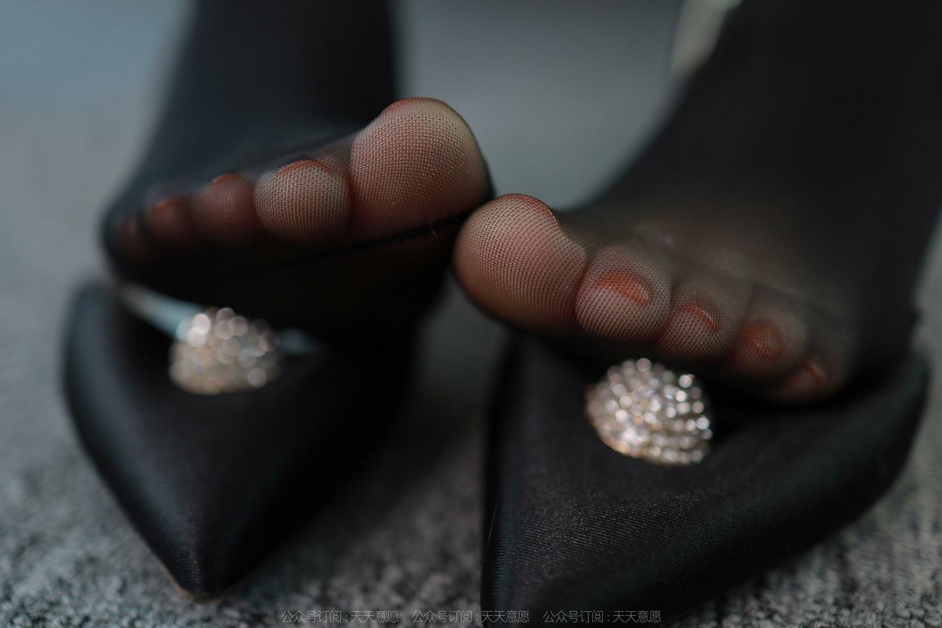 图片[83]-[IESS异思趣向] 2022.07.23 丝享家1156：团团《长腿红与黑》[86P] – 速更版-美库