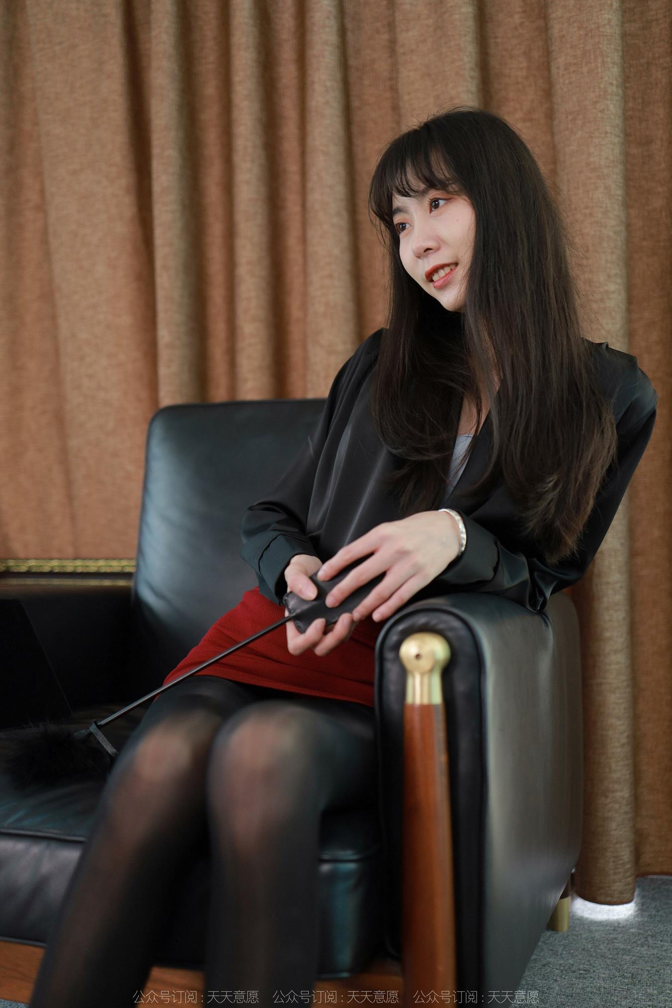 图片[85]-[IESS异思趣向] 2022.07.23 丝享家1156：团团《长腿红与黑》[86P] – 速更版-美库