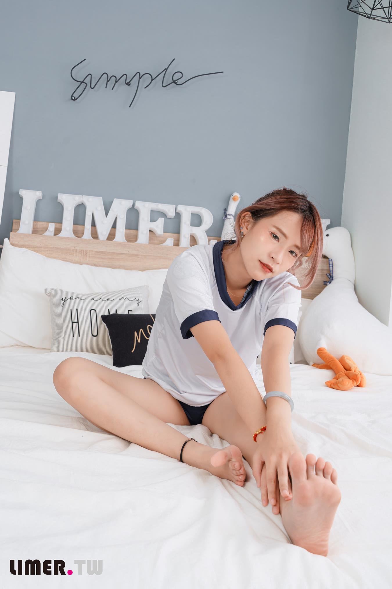 图片[37]-Limerence原创 NO.032 水密桃味女孩小艾啾啾体育服热身大秀裸足[130P] – 速更版-美库