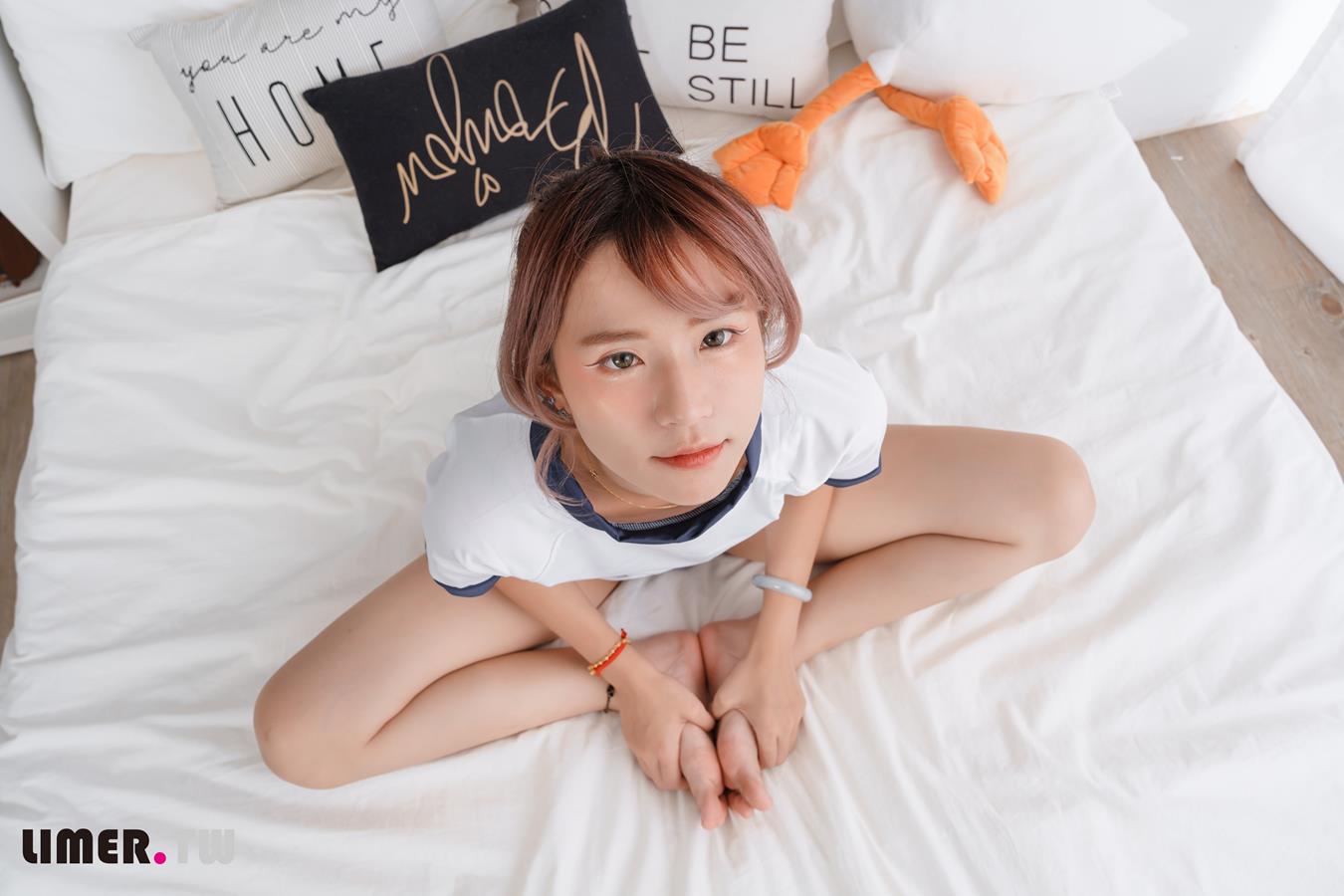 图片[48]-Limerence原创 NO.032 水密桃味女孩小艾啾啾体育服热身大秀裸足[130P] – 速更版-美库