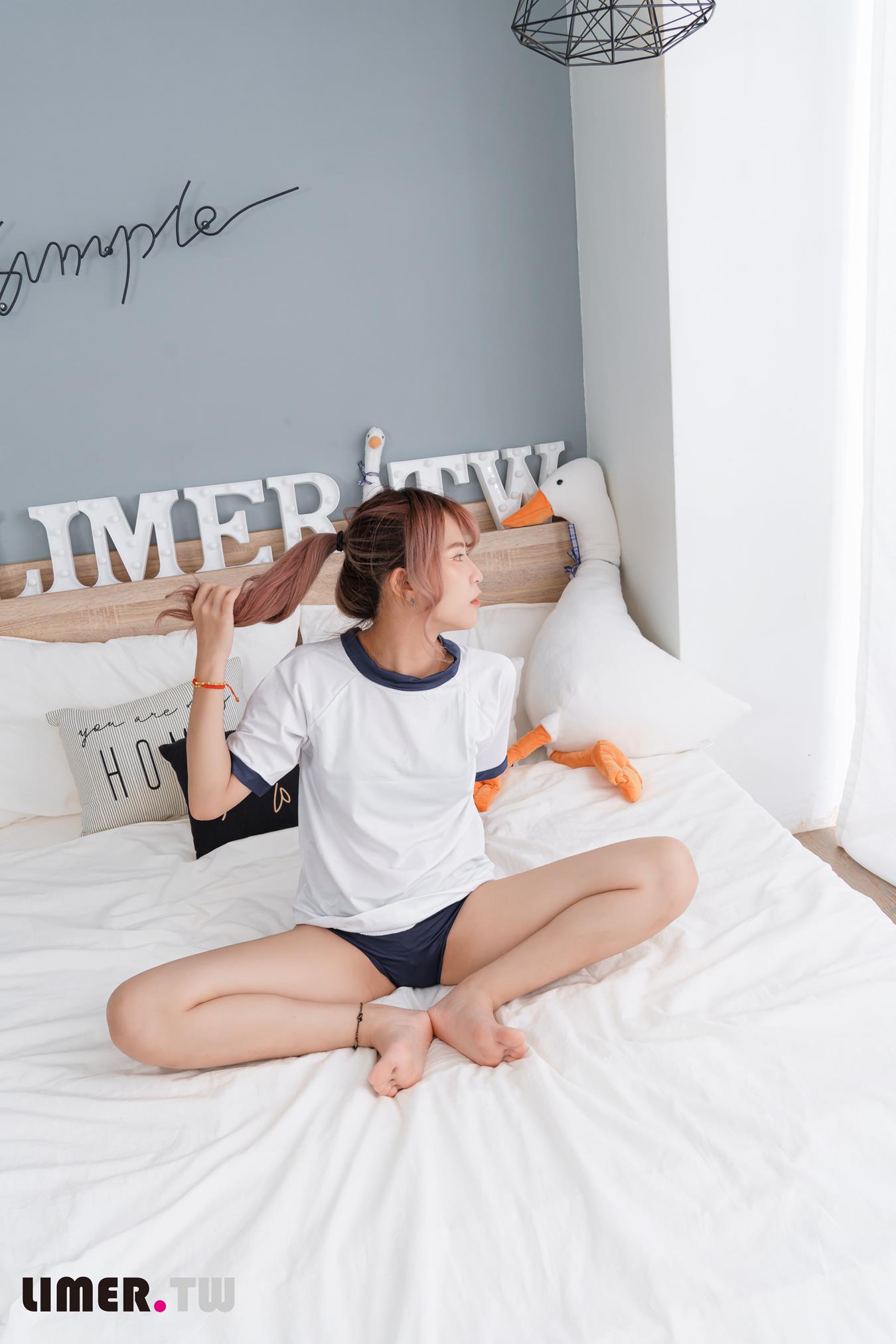 图片[53]-Limerence原创 NO.032 水密桃味女孩小艾啾啾体育服热身大秀裸足[130P] – 速更版-美库