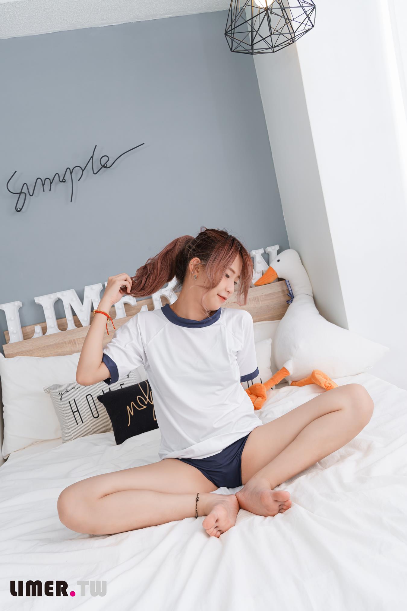 图片[54]-Limerence原创 NO.032 水密桃味女孩小艾啾啾体育服热身大秀裸足[130P] – 速更版-美库