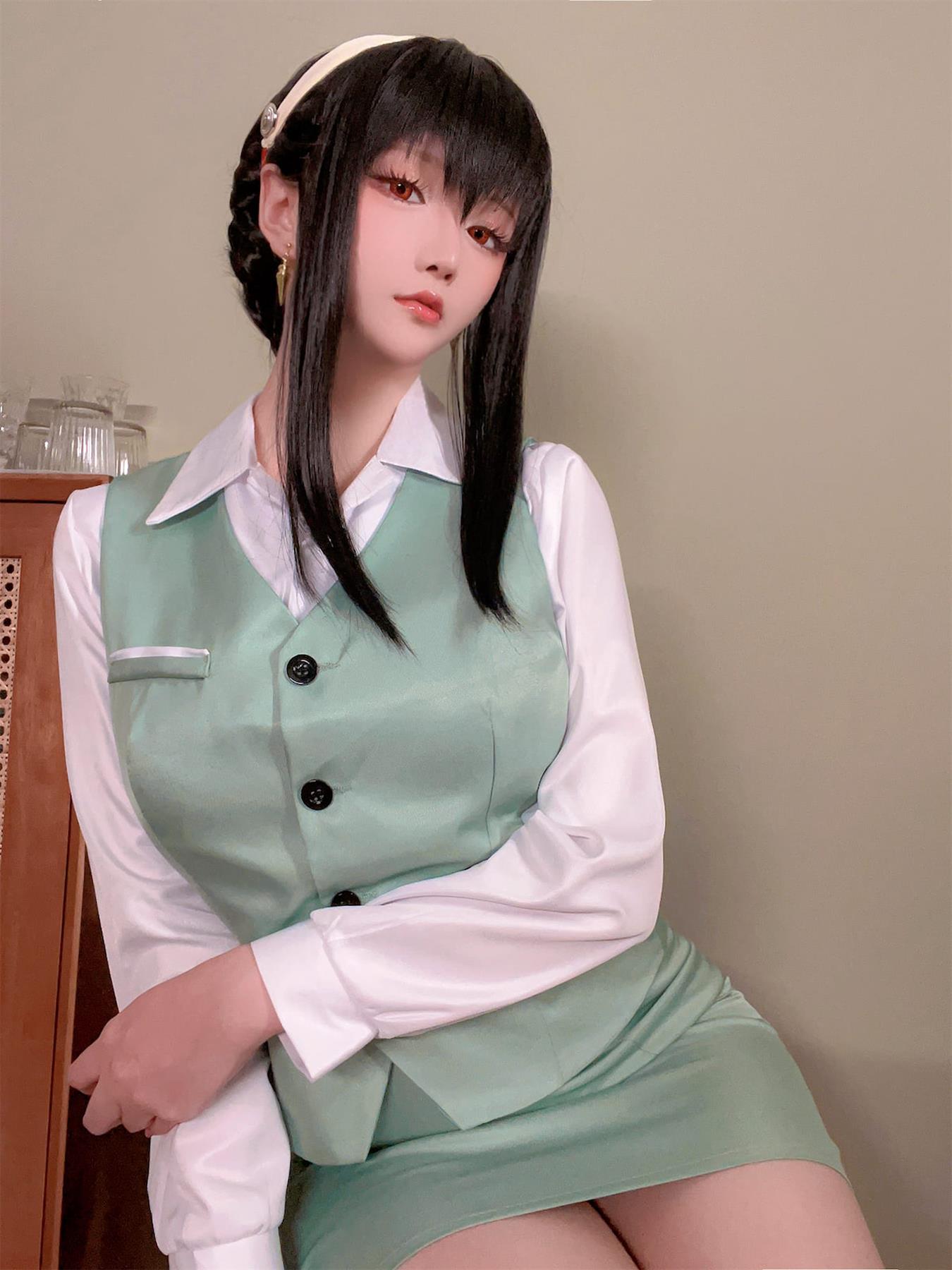 图片[25]-Coser小姐姐星之迟迟  圣诞节 约尔 OL制服 [27P] – 速更版-美库