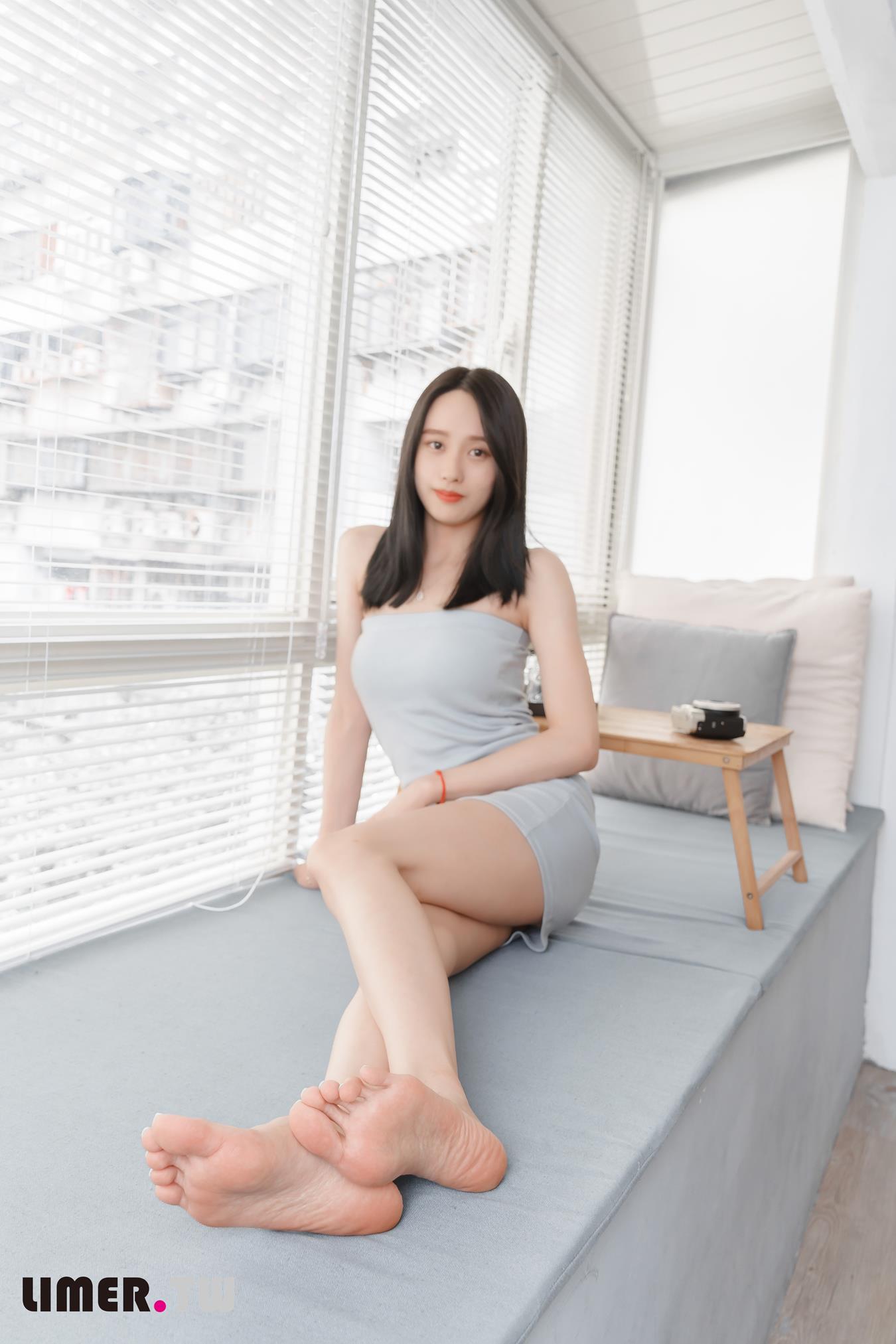 图片[16]-Limerence原创 NO.034 极品女神Sammy 嫩足玩弄穆勒鞋[145P] – 速更版-美库