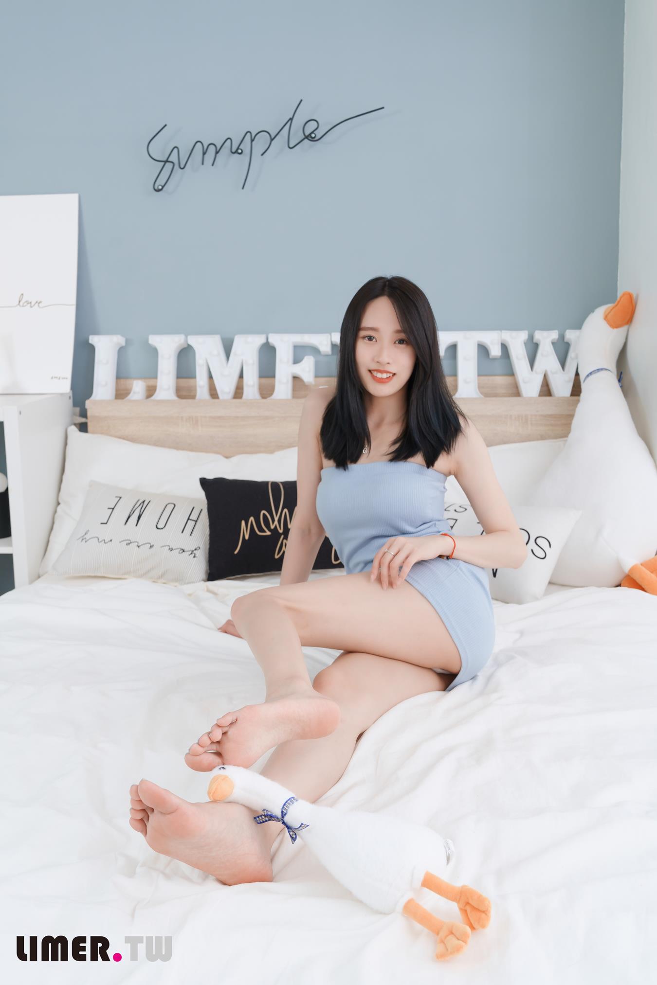 图片[56]-Limerence原创 NO.034 极品女神Sammy 嫩足玩弄穆勒鞋[145P] – 速更版-美库
