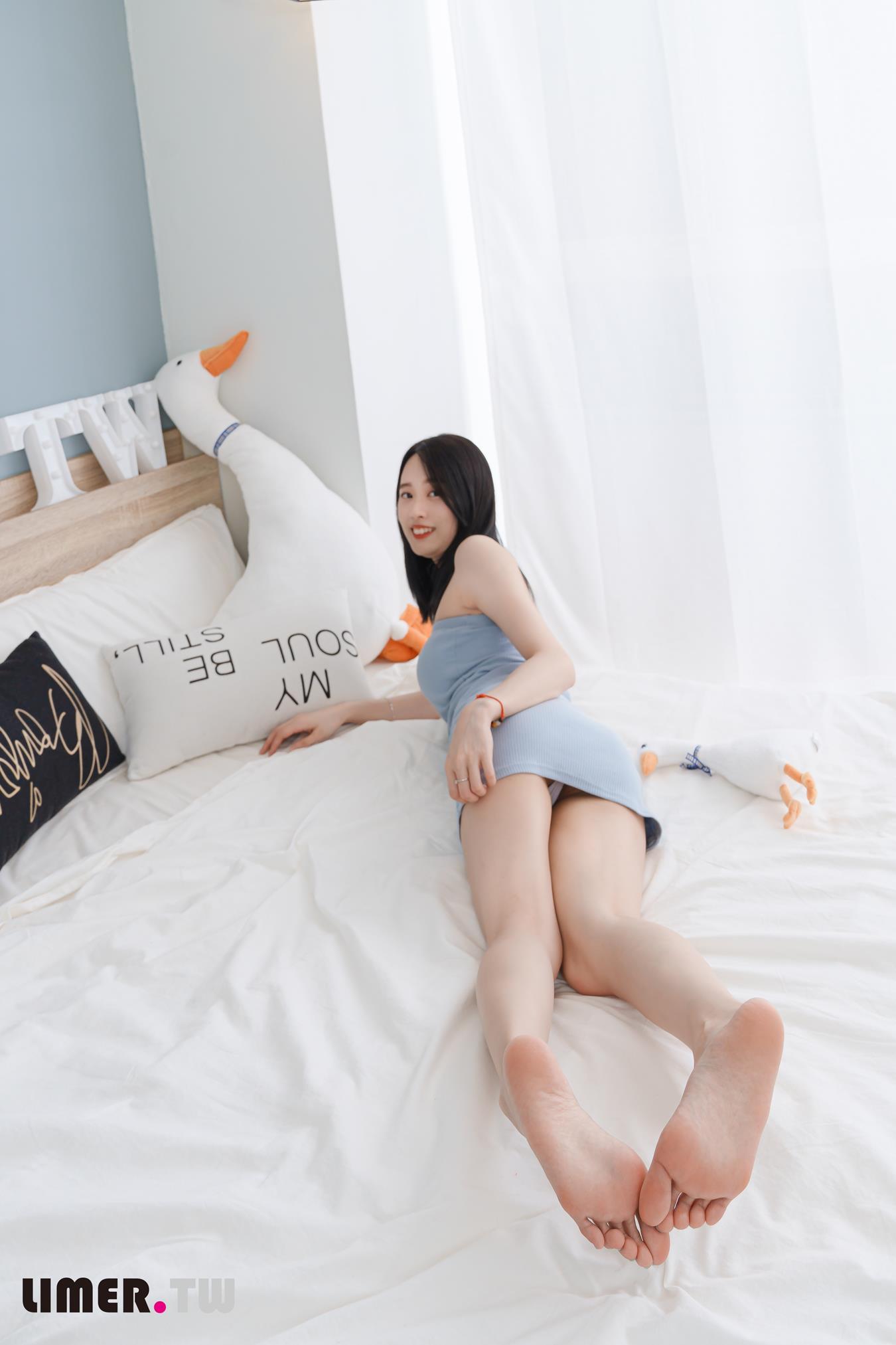 图片[78]-Limerence原创 NO.034 极品女神Sammy 嫩足玩弄穆勒鞋[145P] – 速更版-美库