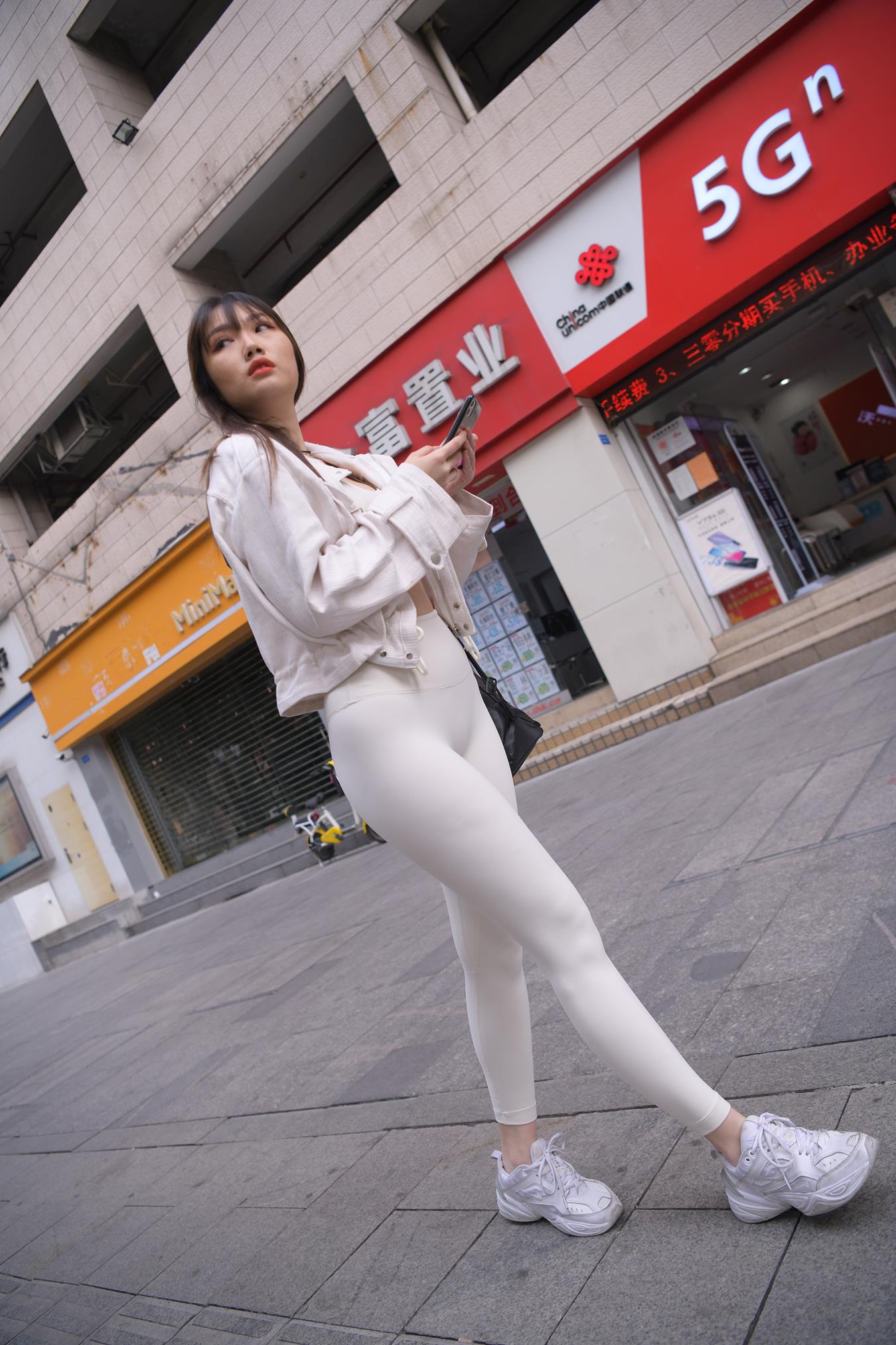 唯美街拍 NO.1103 白色瑜伽裤美女 (1) [76P] - 速更版-艺库