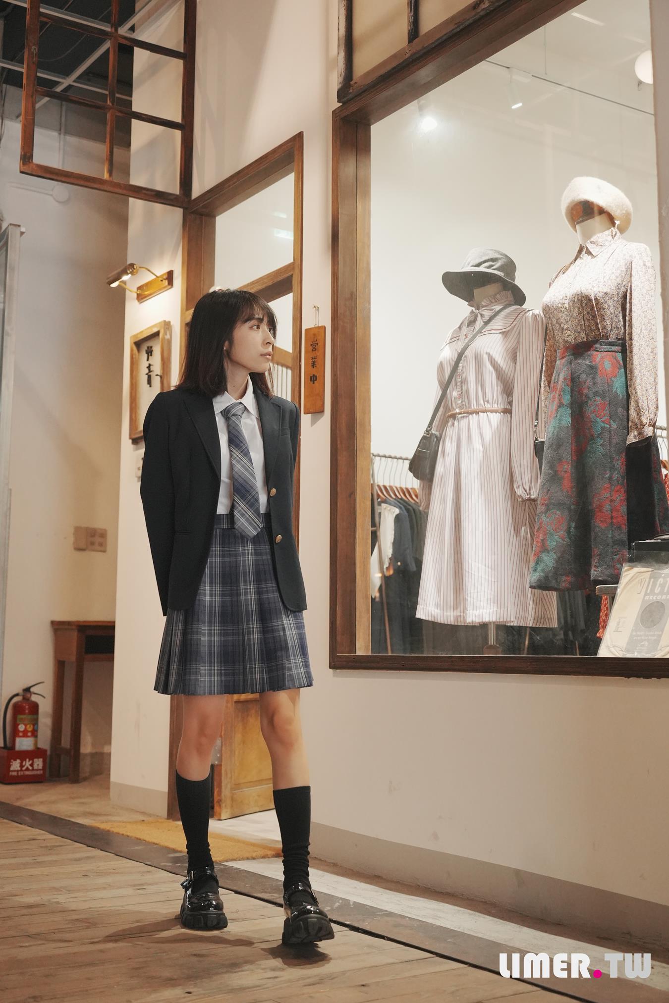 图片[15]-Limerence原创 NO.037 子子 JK小腿袜到裸足的偷窥视角[181P] – 速更版-美库