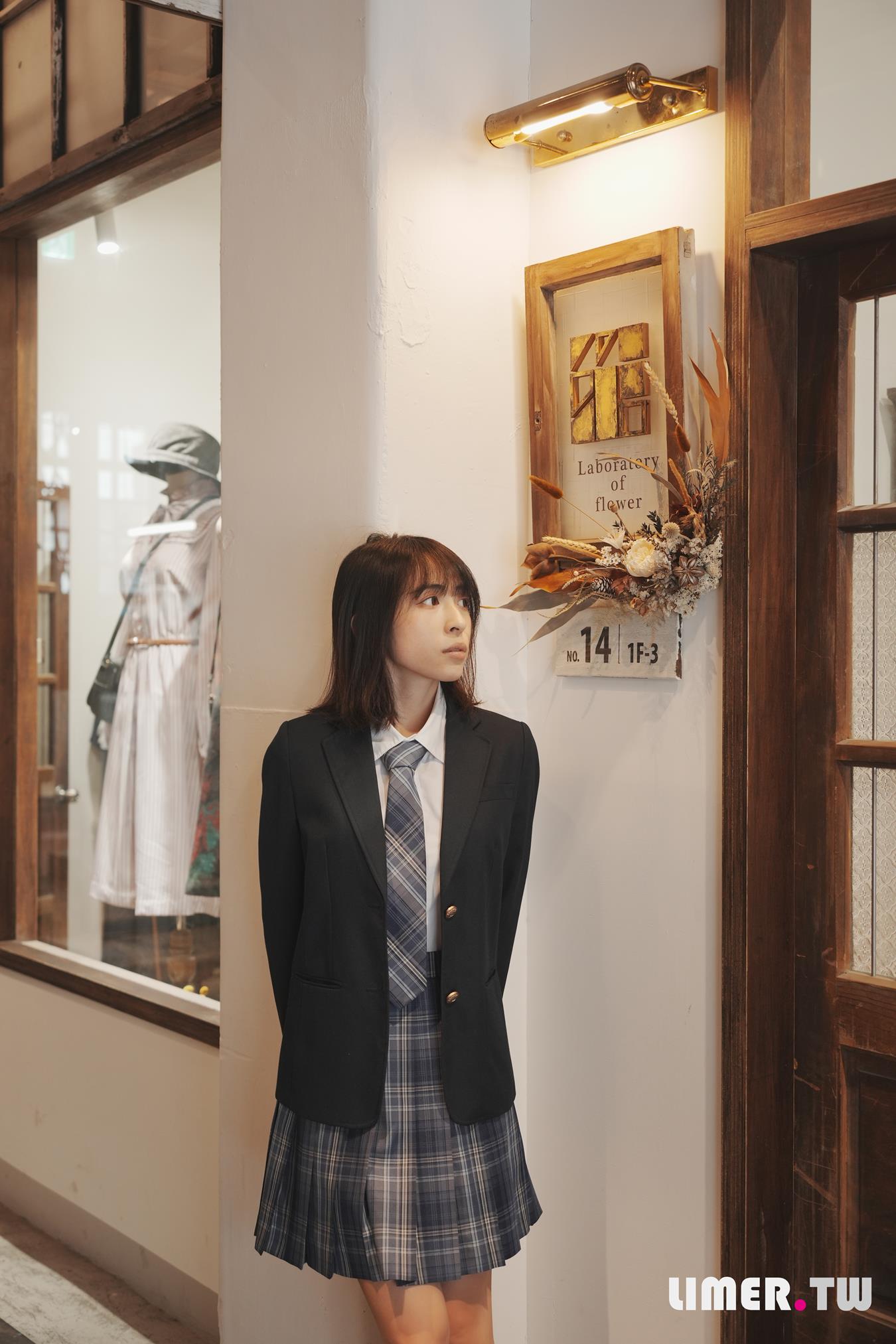 图片[16]-Limerence原创 NO.037 子子 JK小腿袜到裸足的偷窥视角[181P] – 速更版-美库