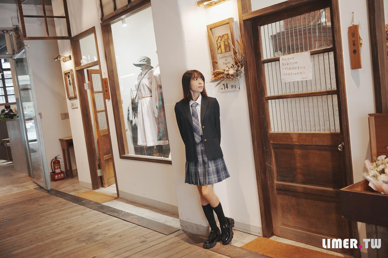 图片[17]-Limerence原创 NO.037 子子 JK小腿袜到裸足的偷窥视角[181P] – 速更版-美库