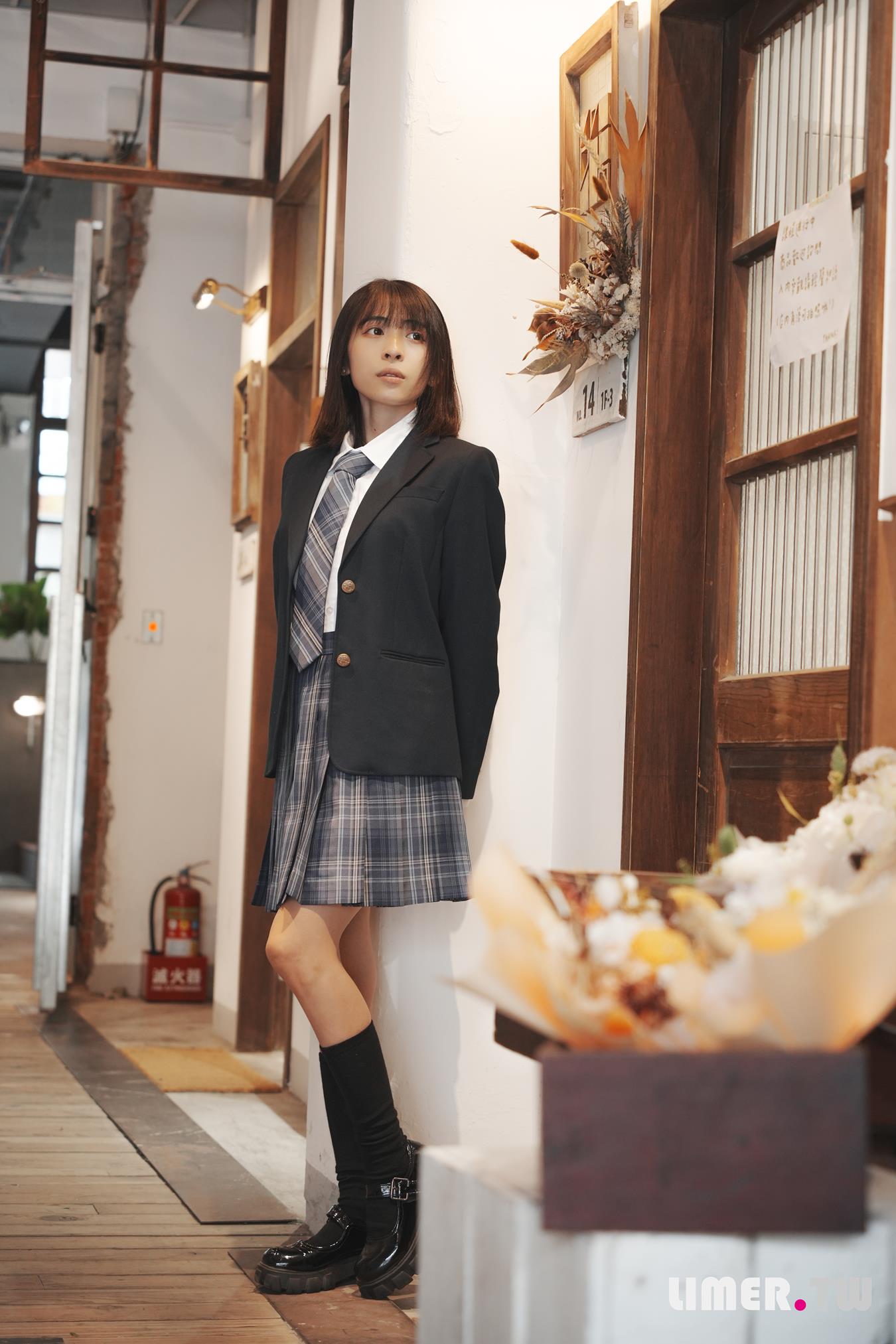 图片[21]-Limerence原创 NO.037 子子 JK小腿袜到裸足的偷窥视角[181P] – 速更版-美库