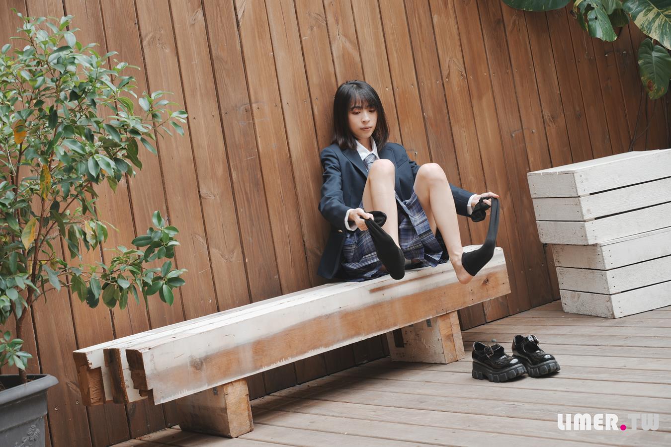 图片[25]-Limerence原创 NO.037 子子 JK小腿袜到裸足的偷窥视角[181P] – 速更版-美库