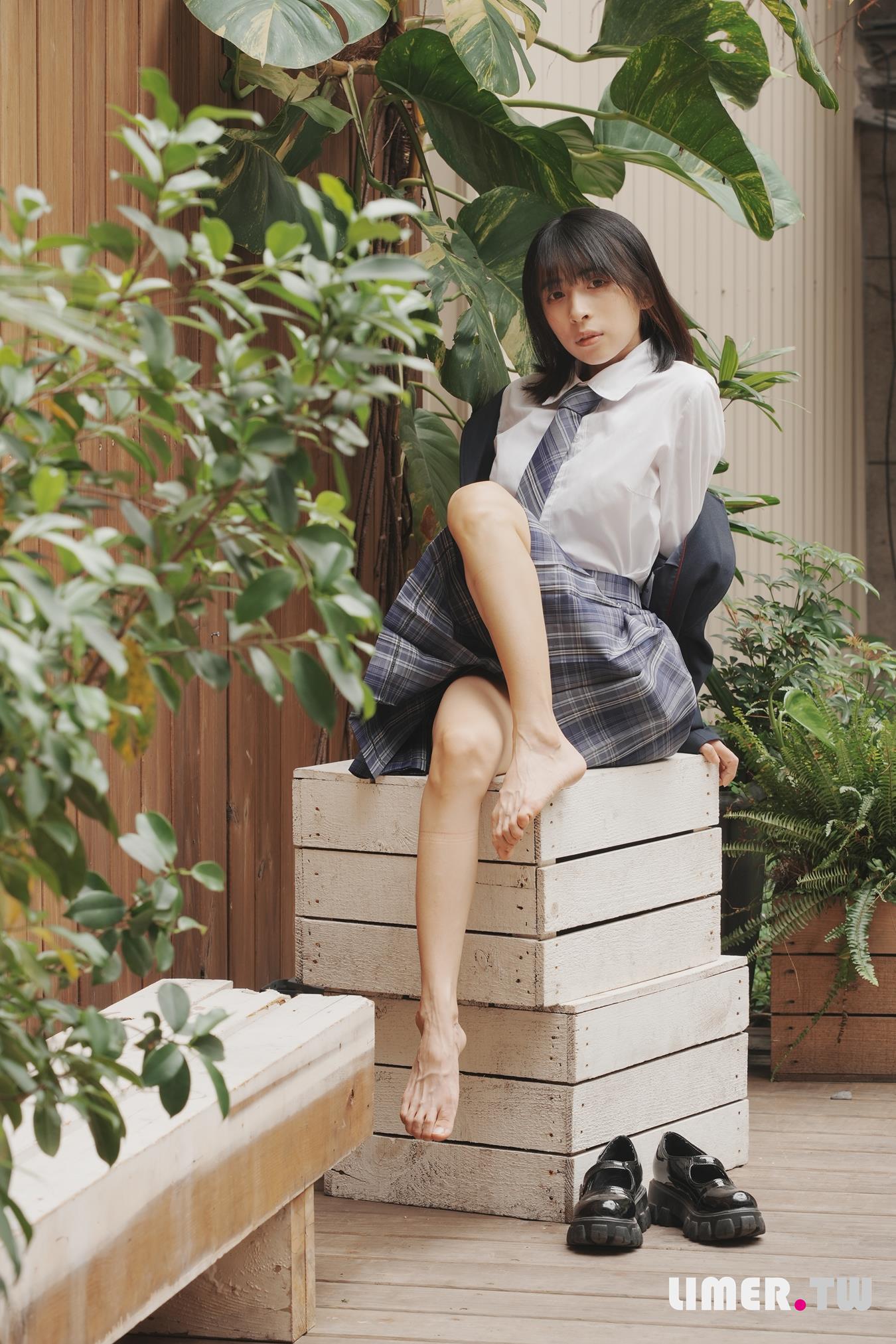 图片[28]-Limerence原创 NO.037 子子 JK小腿袜到裸足的偷窥视角[181P] – 速更版-美库