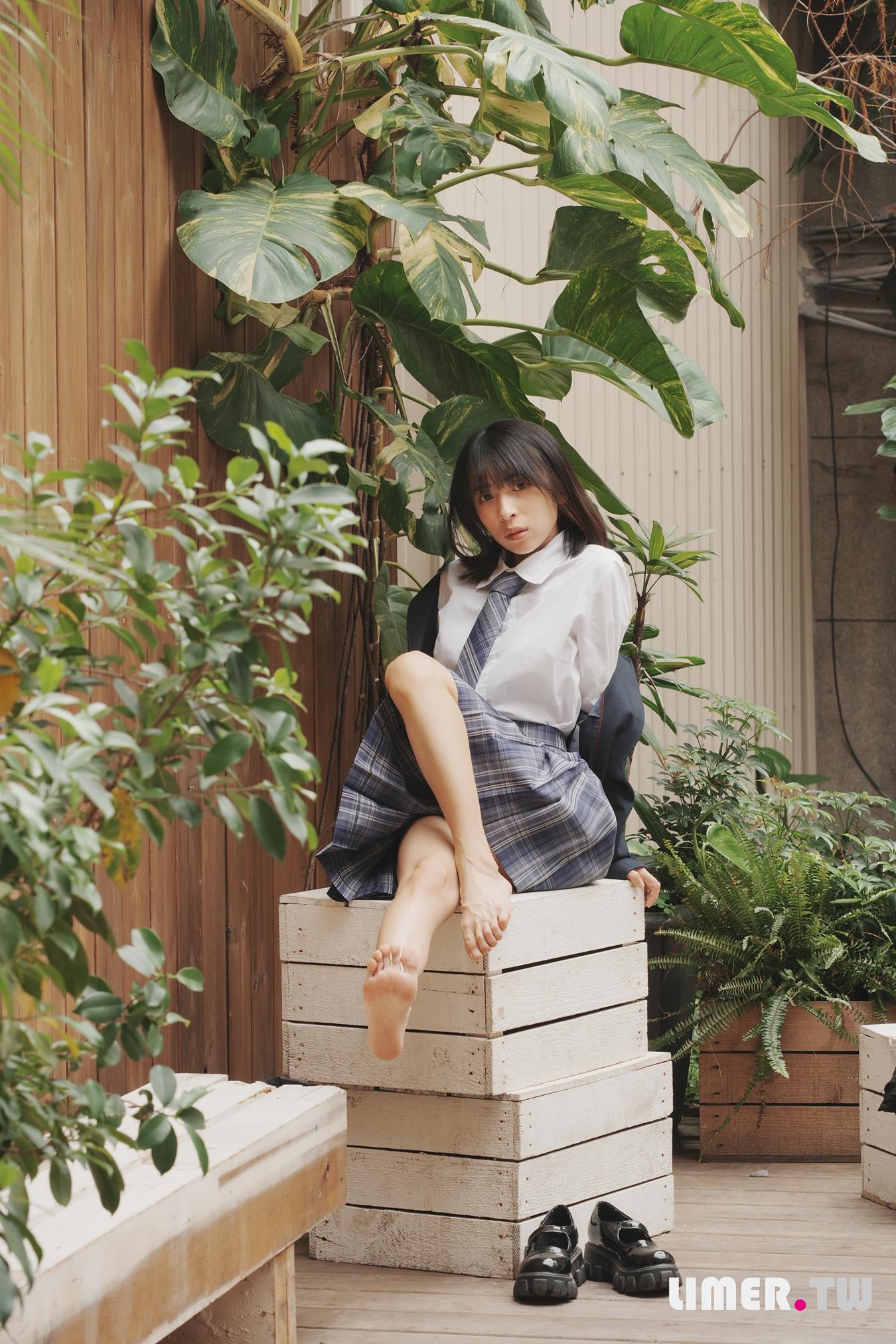 图片[29]-Limerence原创 NO.037 子子 JK小腿袜到裸足的偷窥视角[181P] – 速更版-美库