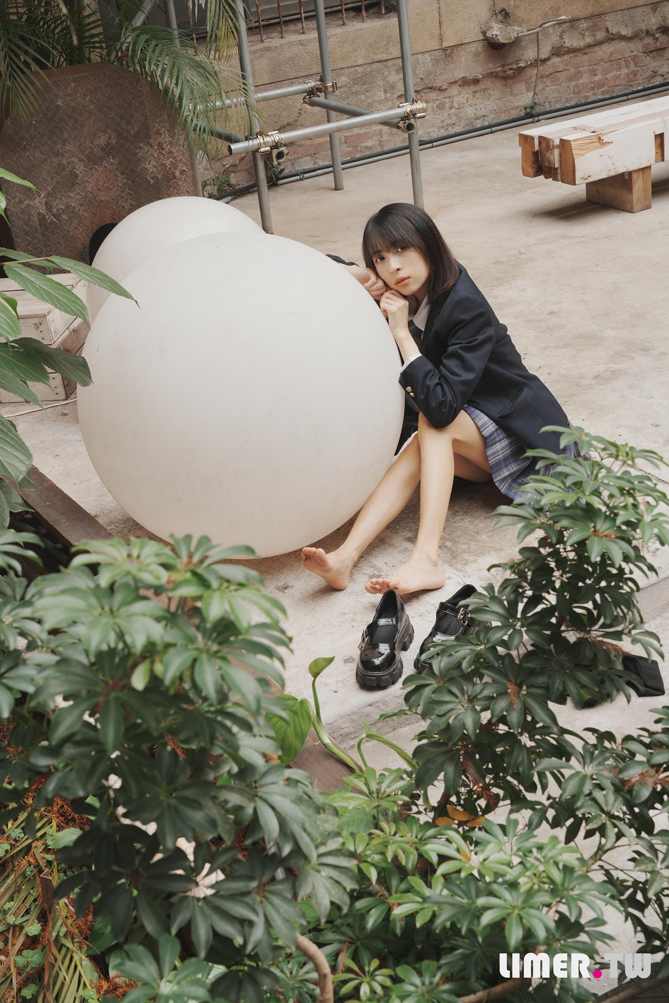 图片[32]-Limerence原创 NO.037 子子 JK小腿袜到裸足的偷窥视角[181P] – 速更版-美库