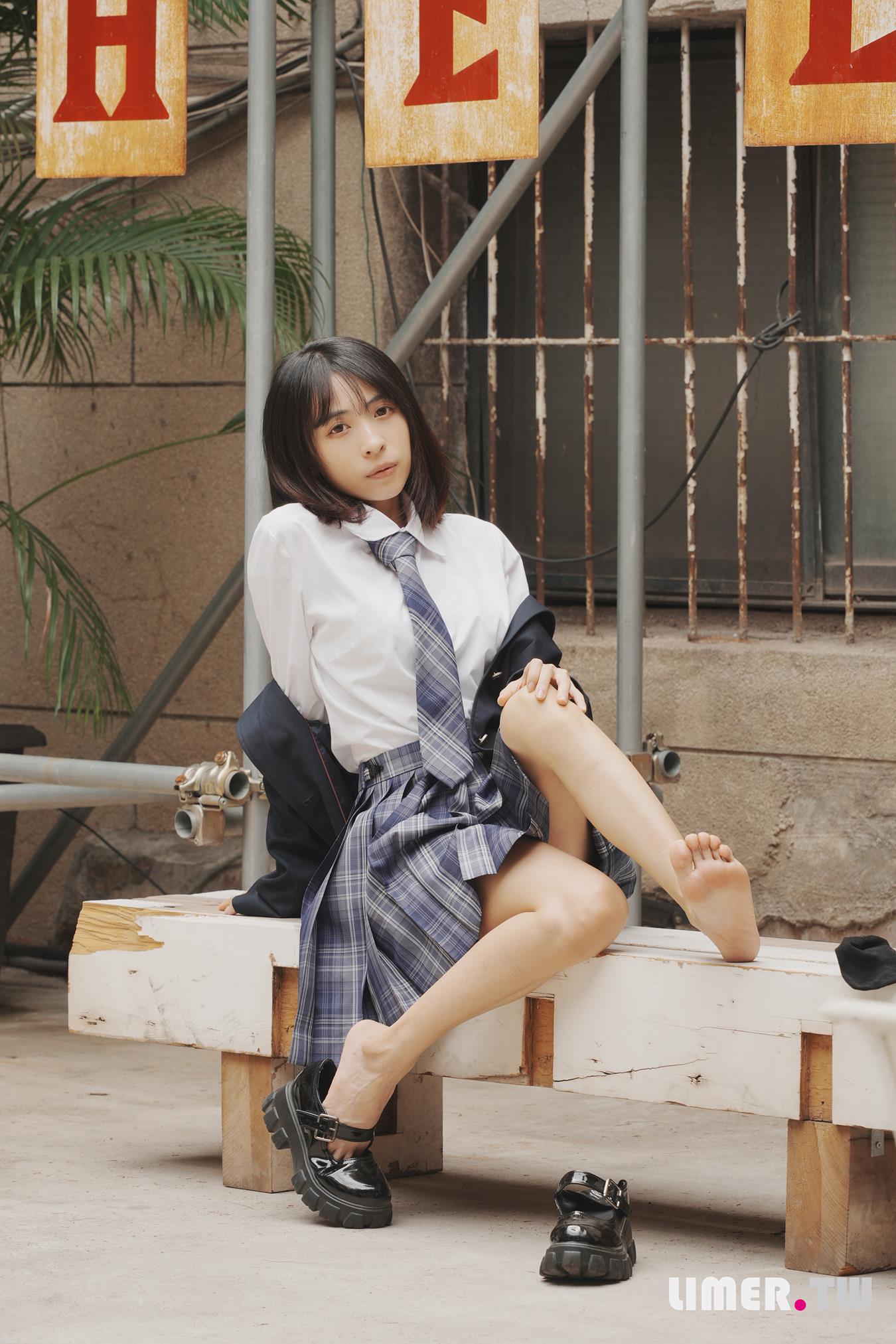 图片[35]-Limerence原创 NO.037 子子 JK小腿袜到裸足的偷窥视角[181P] – 速更版-美库