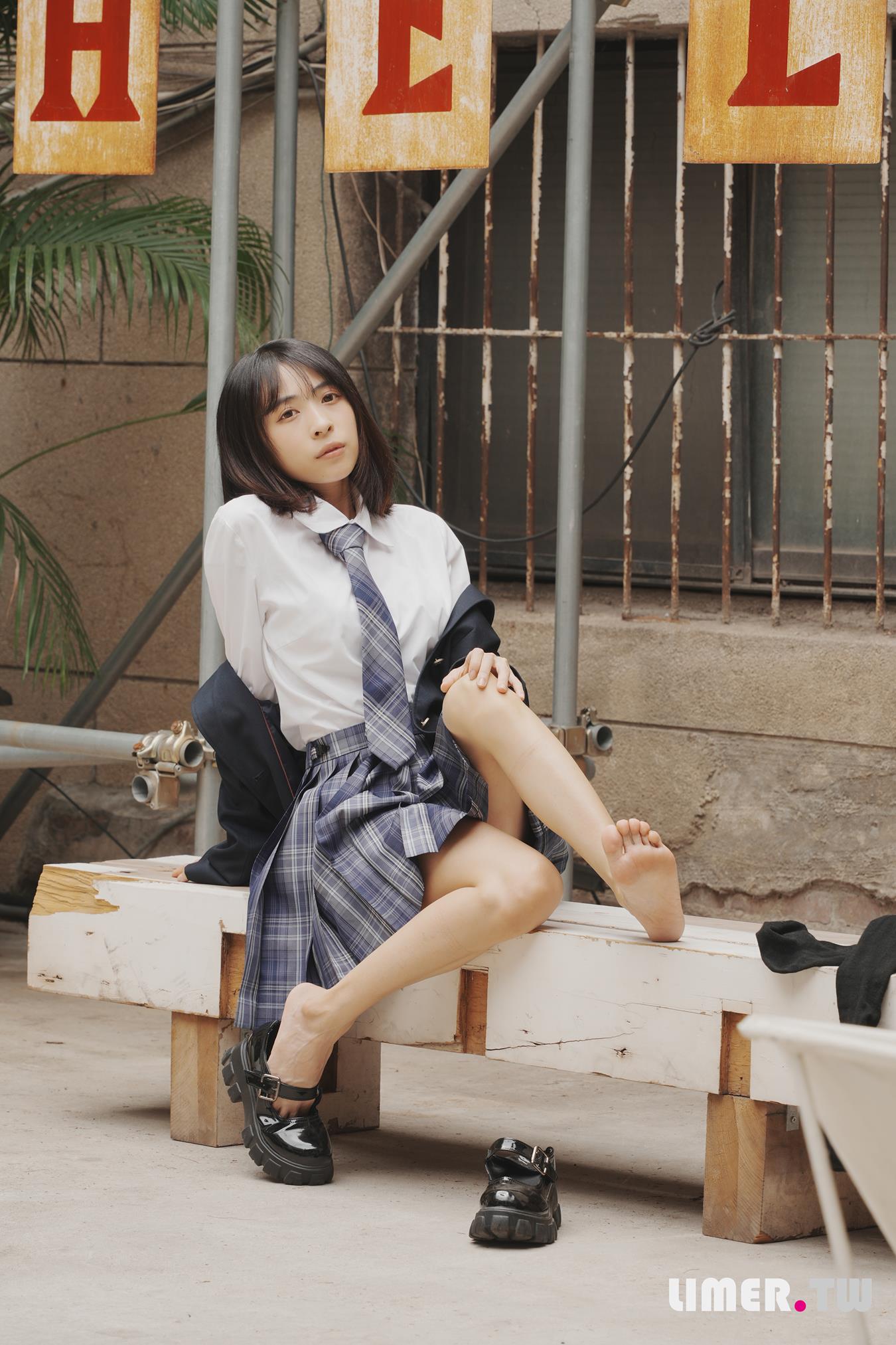 图片[36]-Limerence原创 NO.037 子子 JK小腿袜到裸足的偷窥视角[181P] – 速更版-美库