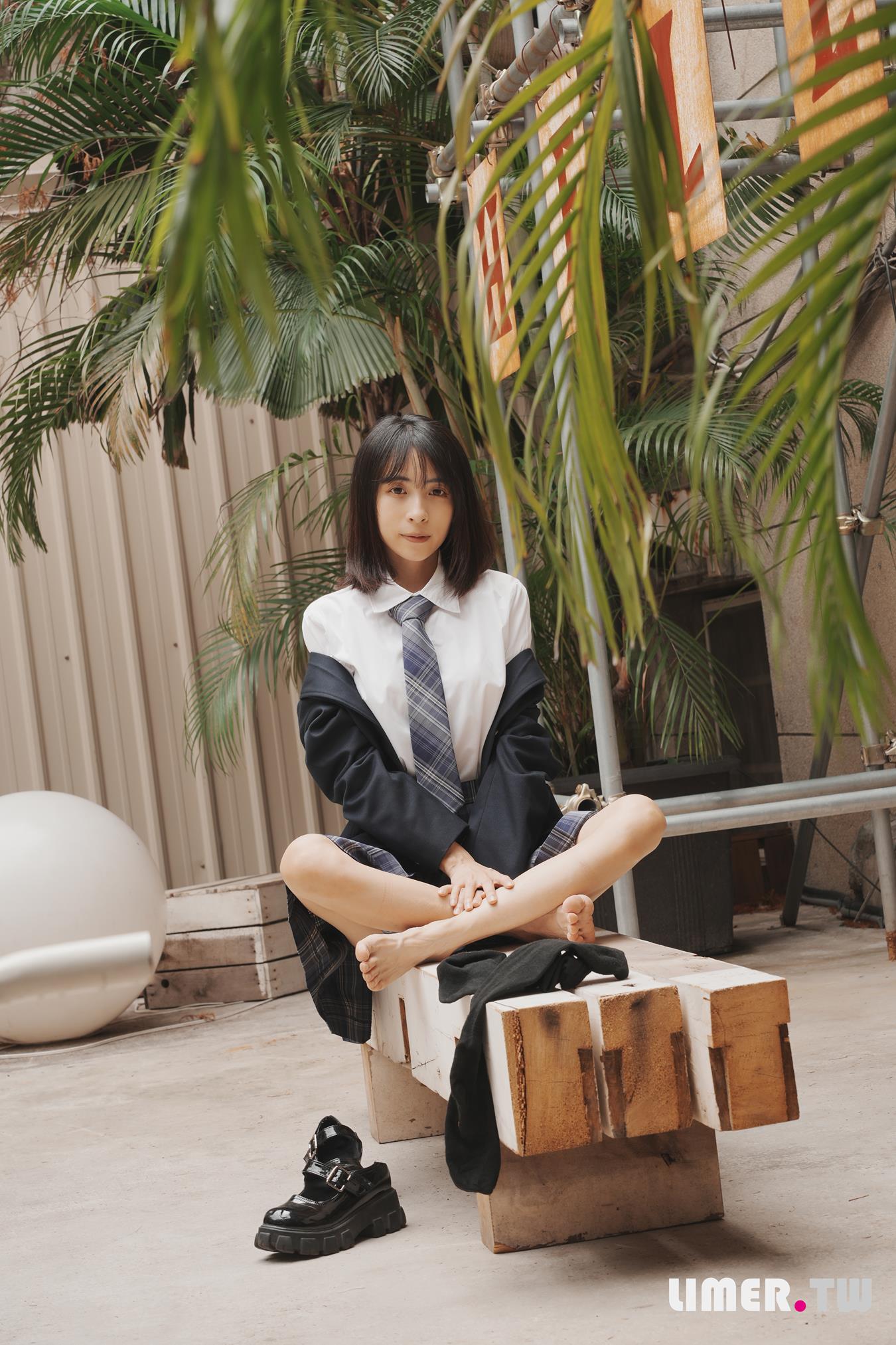 图片[39]-Limerence原创 NO.037 子子 JK小腿袜到裸足的偷窥视角[181P] – 速更版-美库