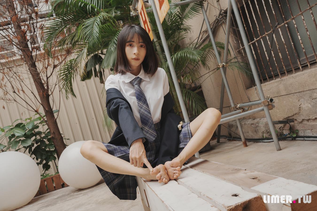 图片[51]-Limerence原创 NO.037 子子 JK小腿袜到裸足的偷窥视角[181P] – 速更版-美库