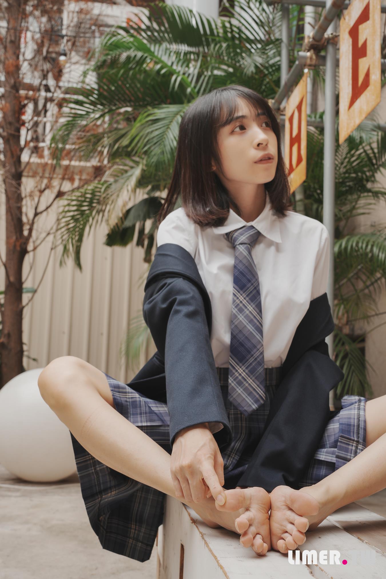 图片[52]-Limerence原创 NO.037 子子 JK小腿袜到裸足的偷窥视角[181P] – 速更版-美库