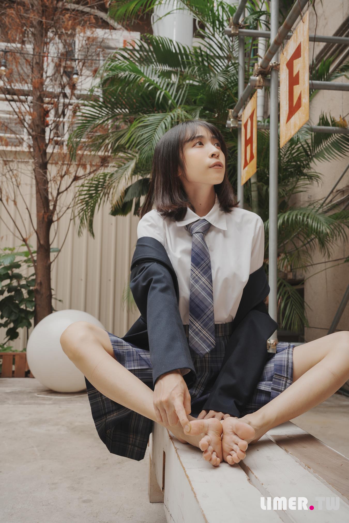 图片[53]-Limerence原创 NO.037 子子 JK小腿袜到裸足的偷窥视角[181P] – 速更版-美库