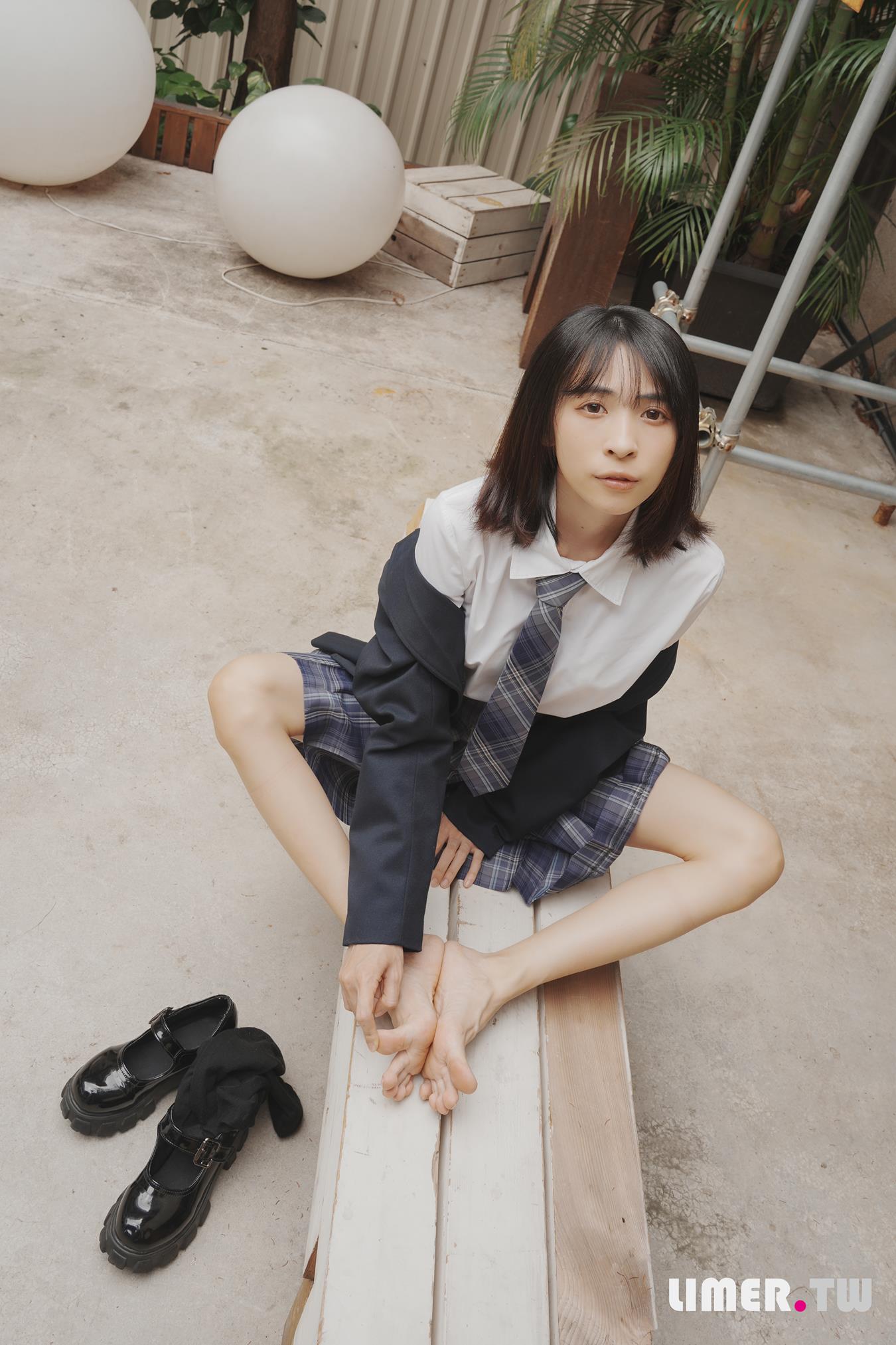 图片[57]-Limerence原创 NO.037 子子 JK小腿袜到裸足的偷窥视角[181P] – 速更版-美库