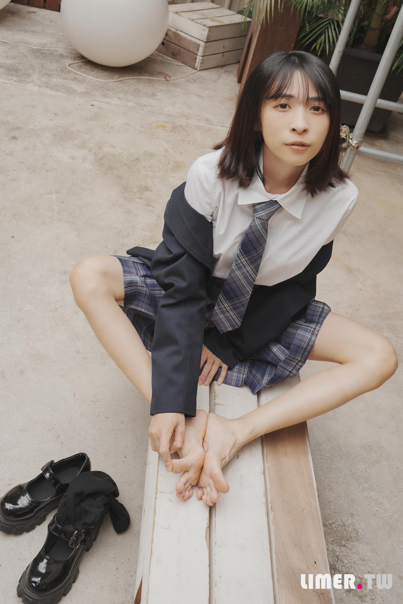 图片[58]-Limerence原创 NO.037 子子 JK小腿袜到裸足的偷窥视角[181P] – 速更版-美库